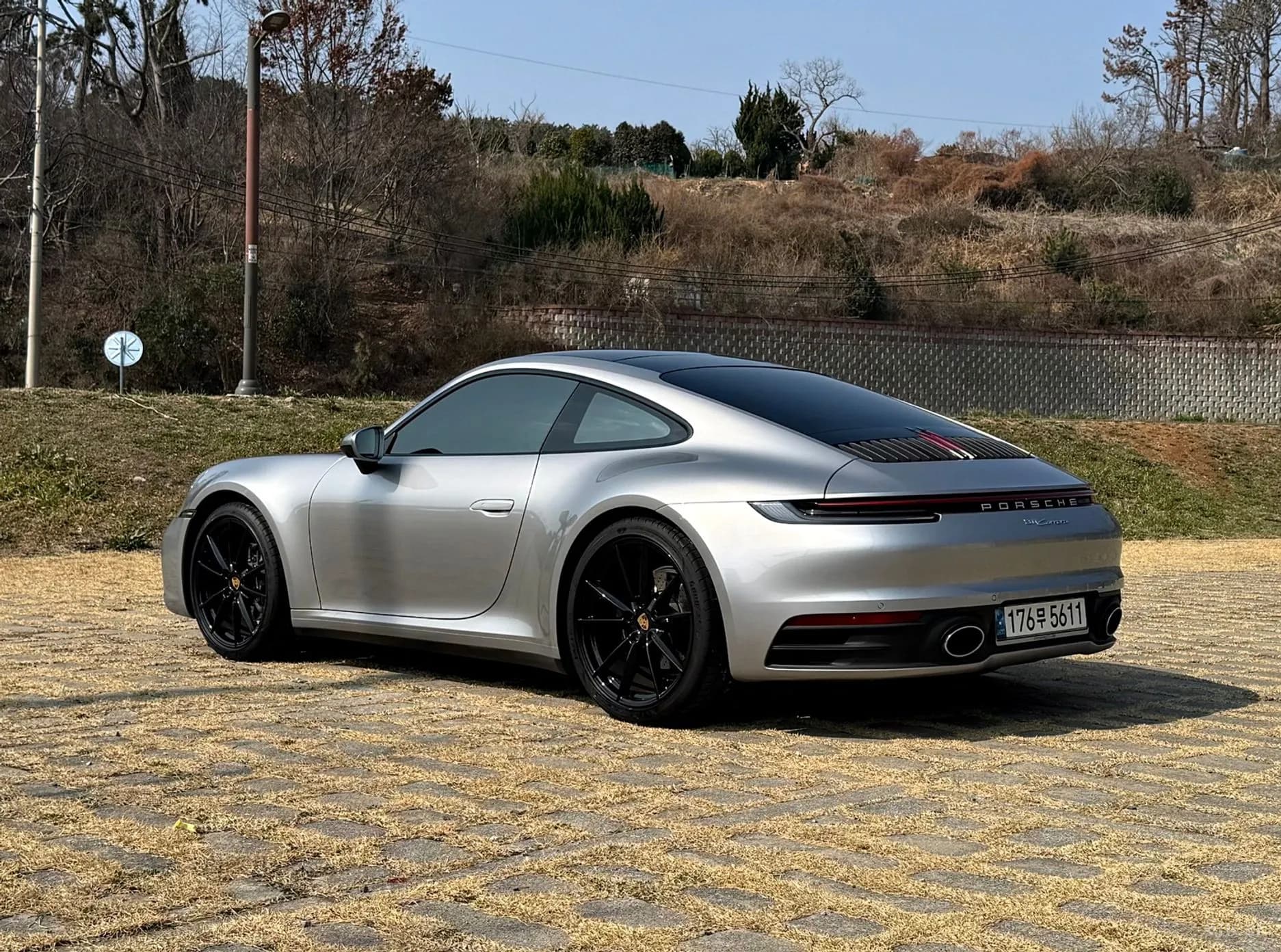 911 (992)