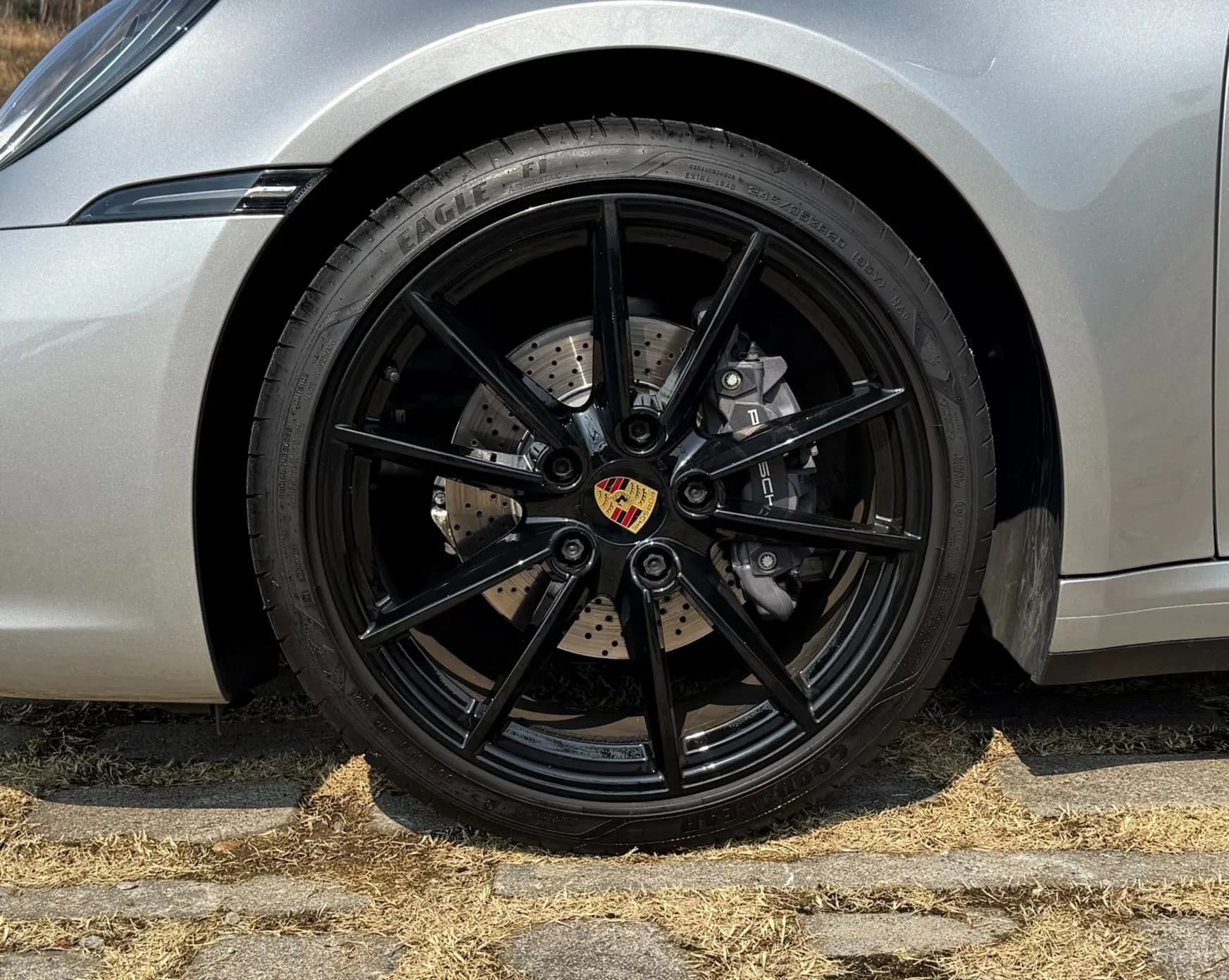 911 (992)