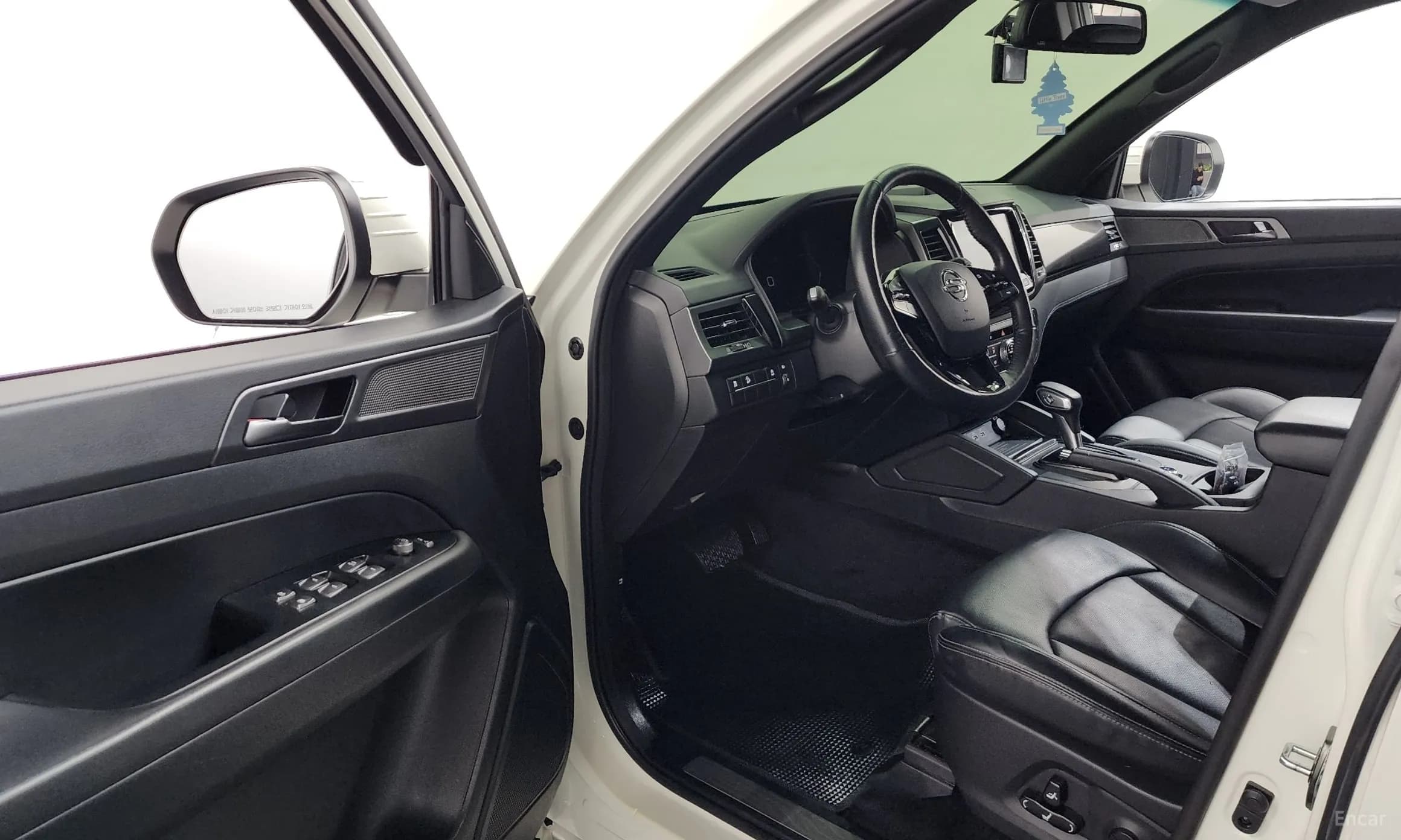 Rexton Sports Khan