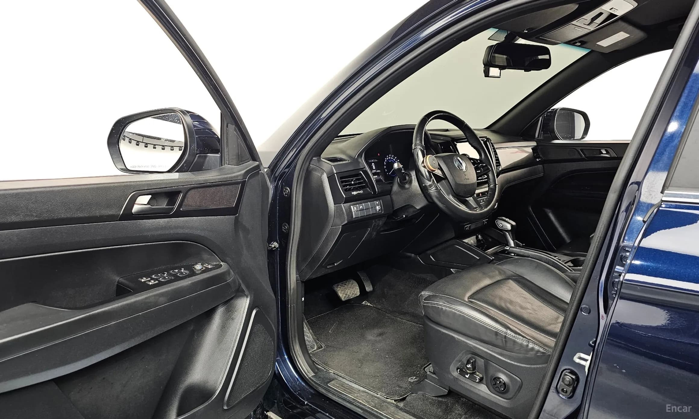 Rexton Sports Khan