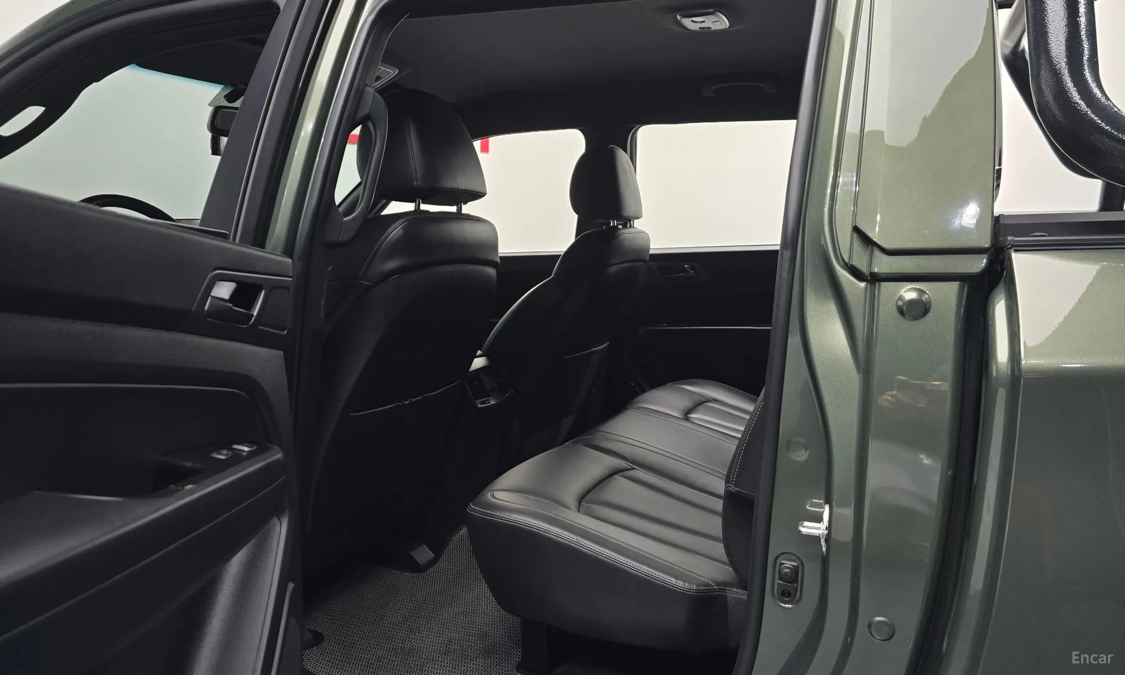 Rexton Sports Khan