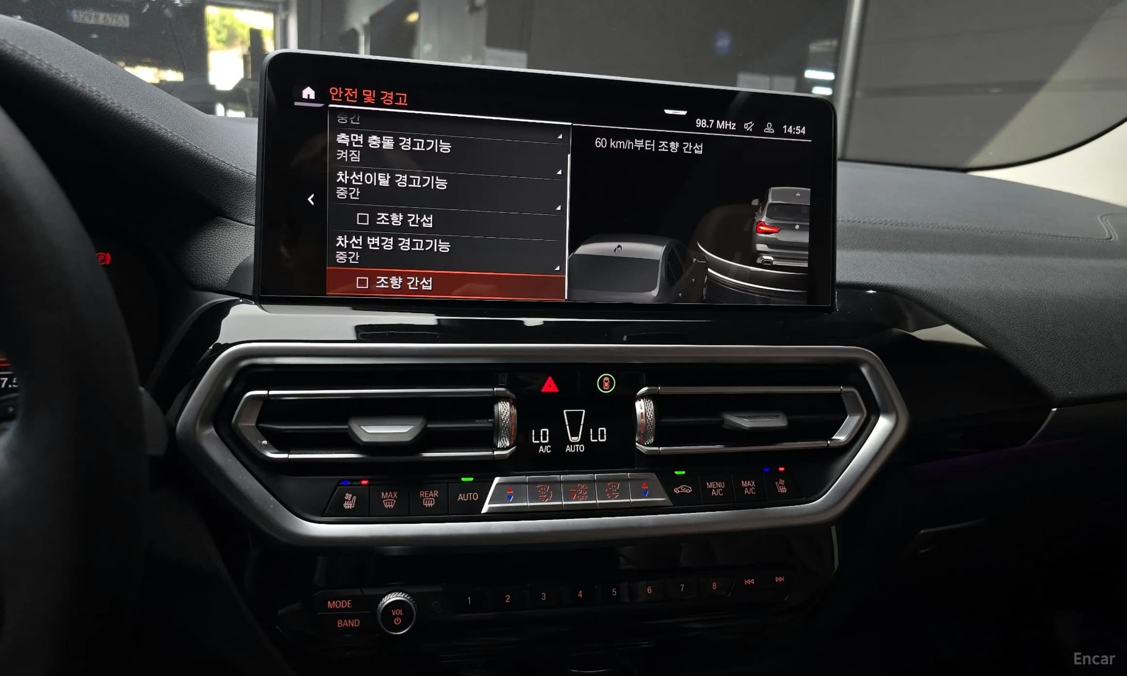 X3 (G01)