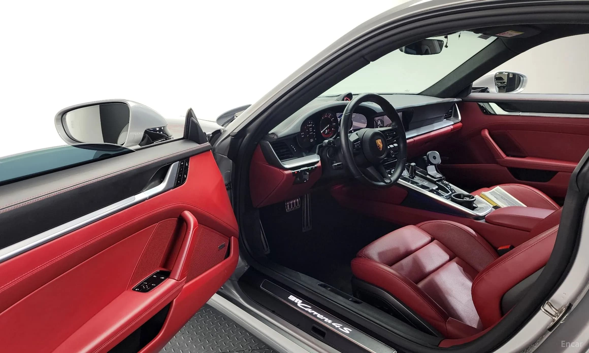 911 (992)