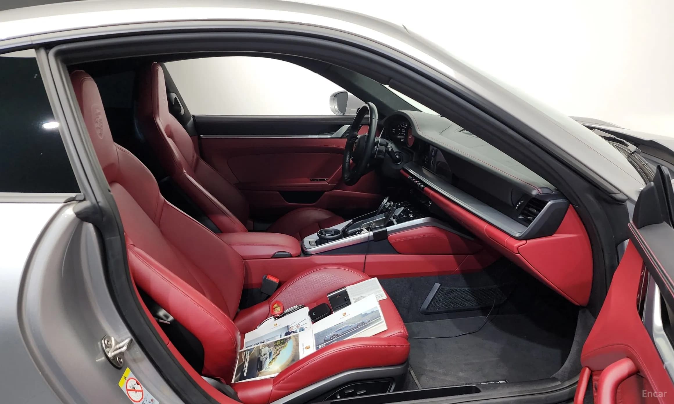 911 (992)