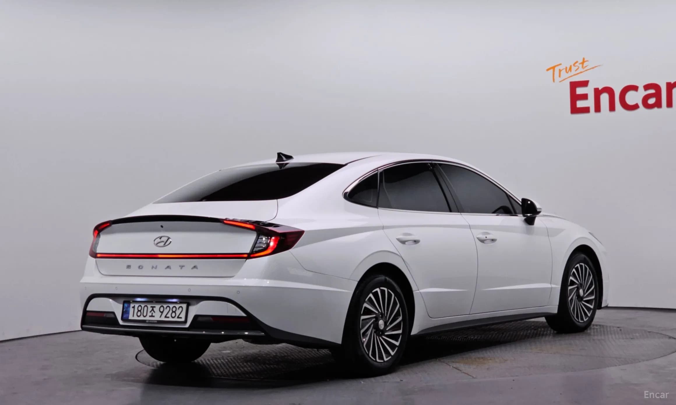 Sonata Hybrid (DN8)