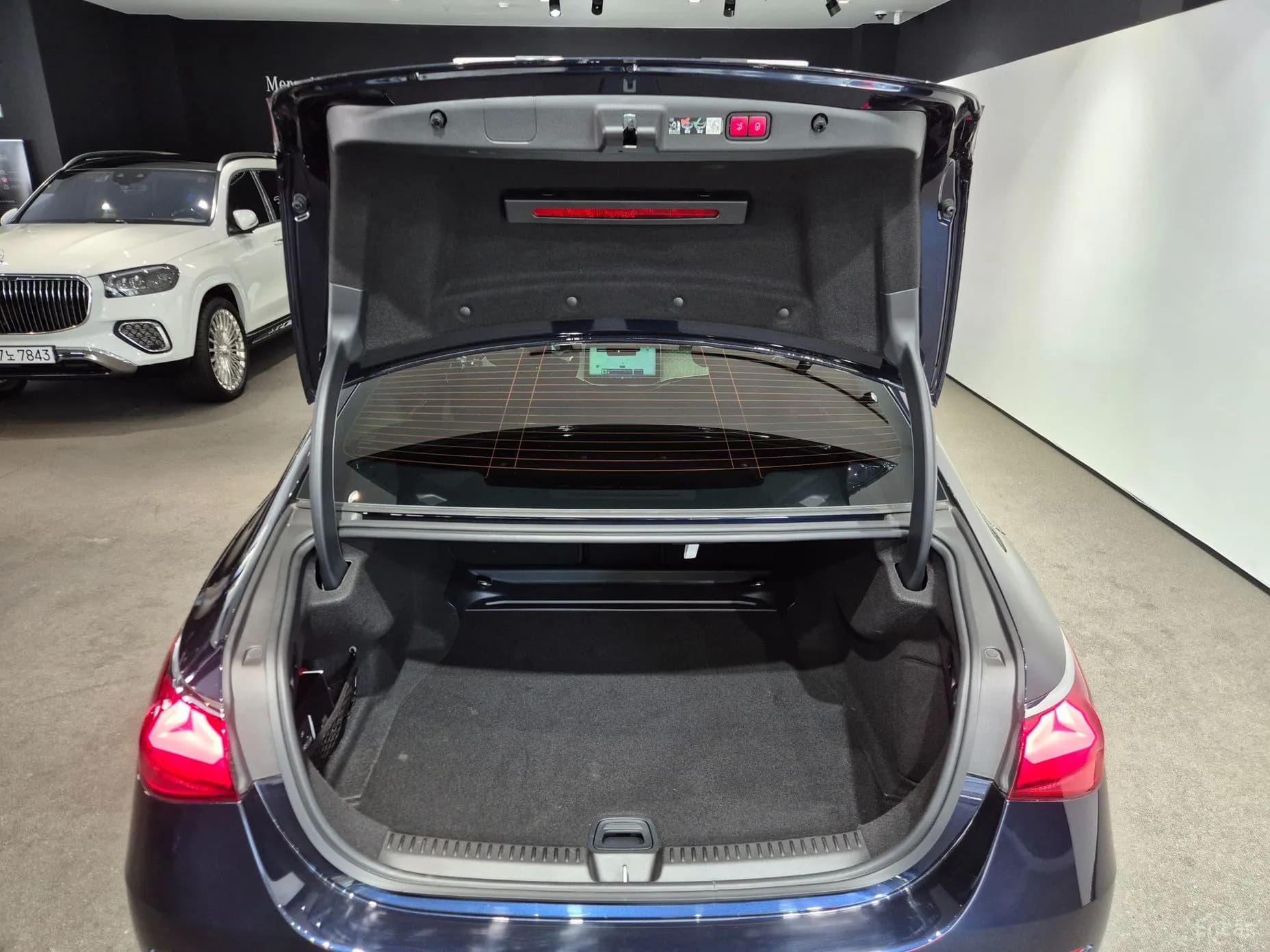 E-Class W214