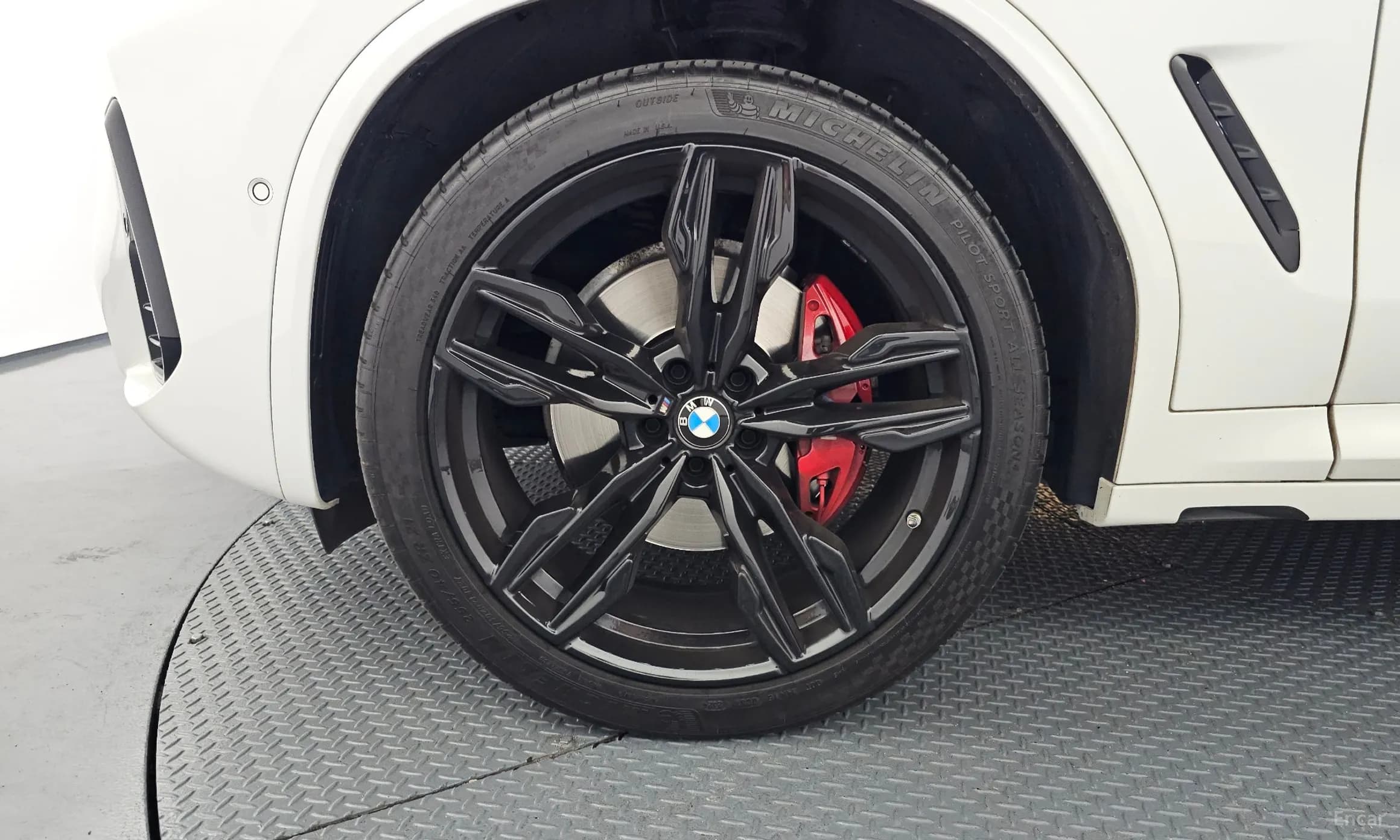 X3 (G01)