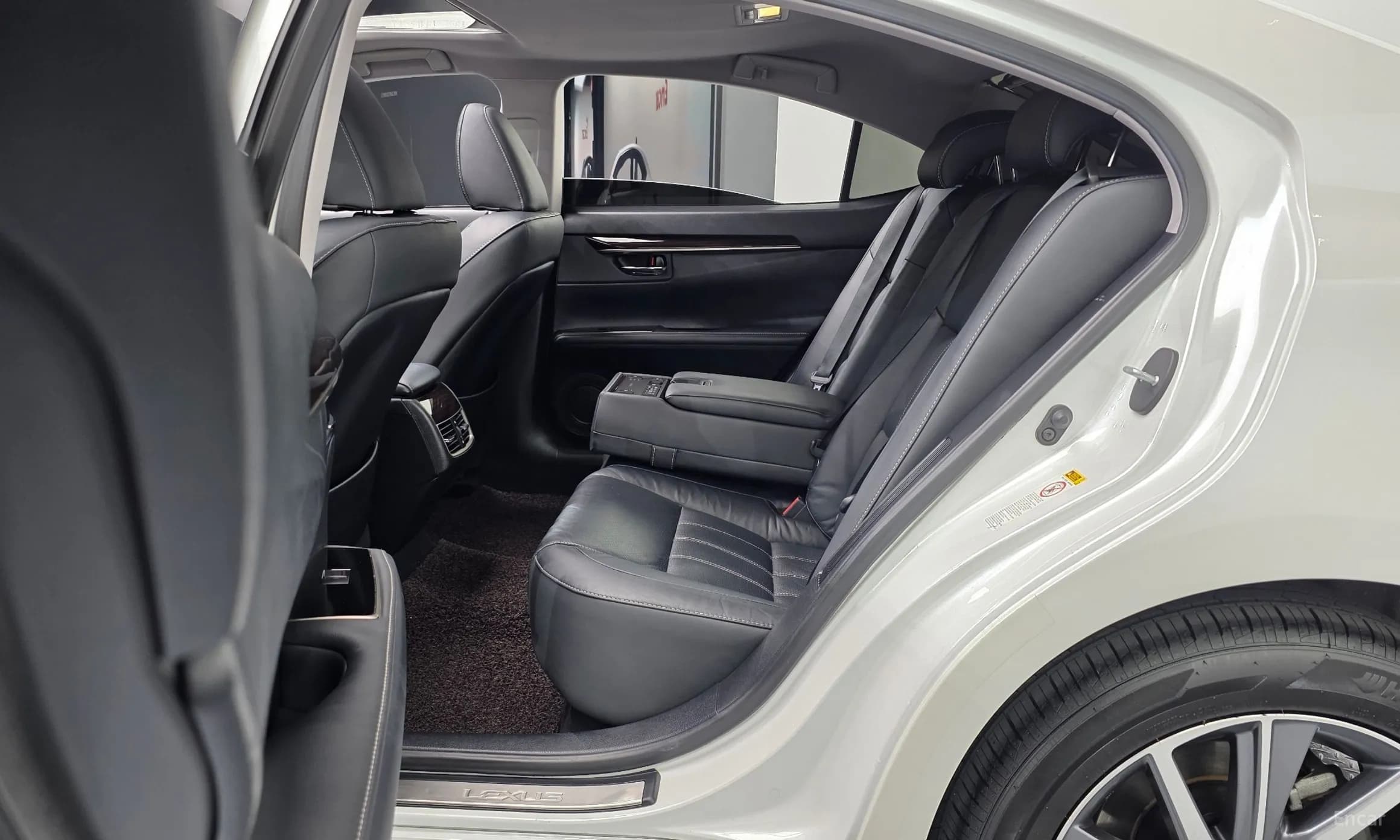 New ES300h