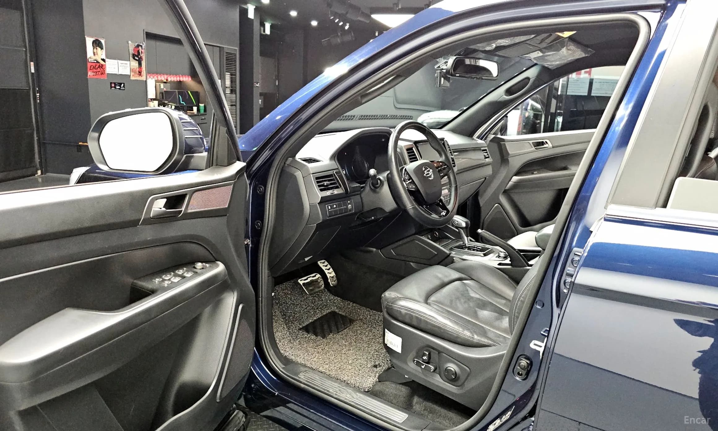 Rexton Sports Khan