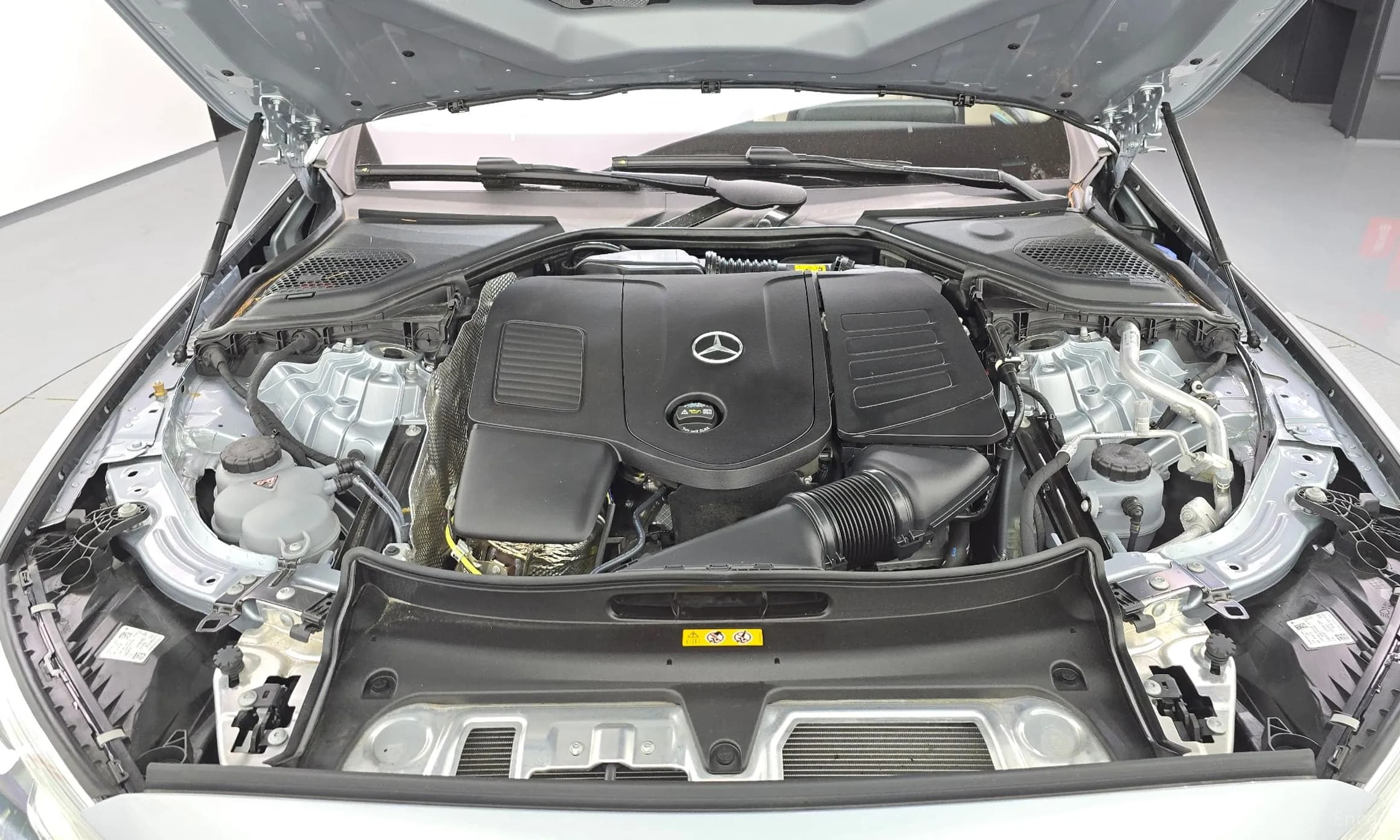 E-Class W214