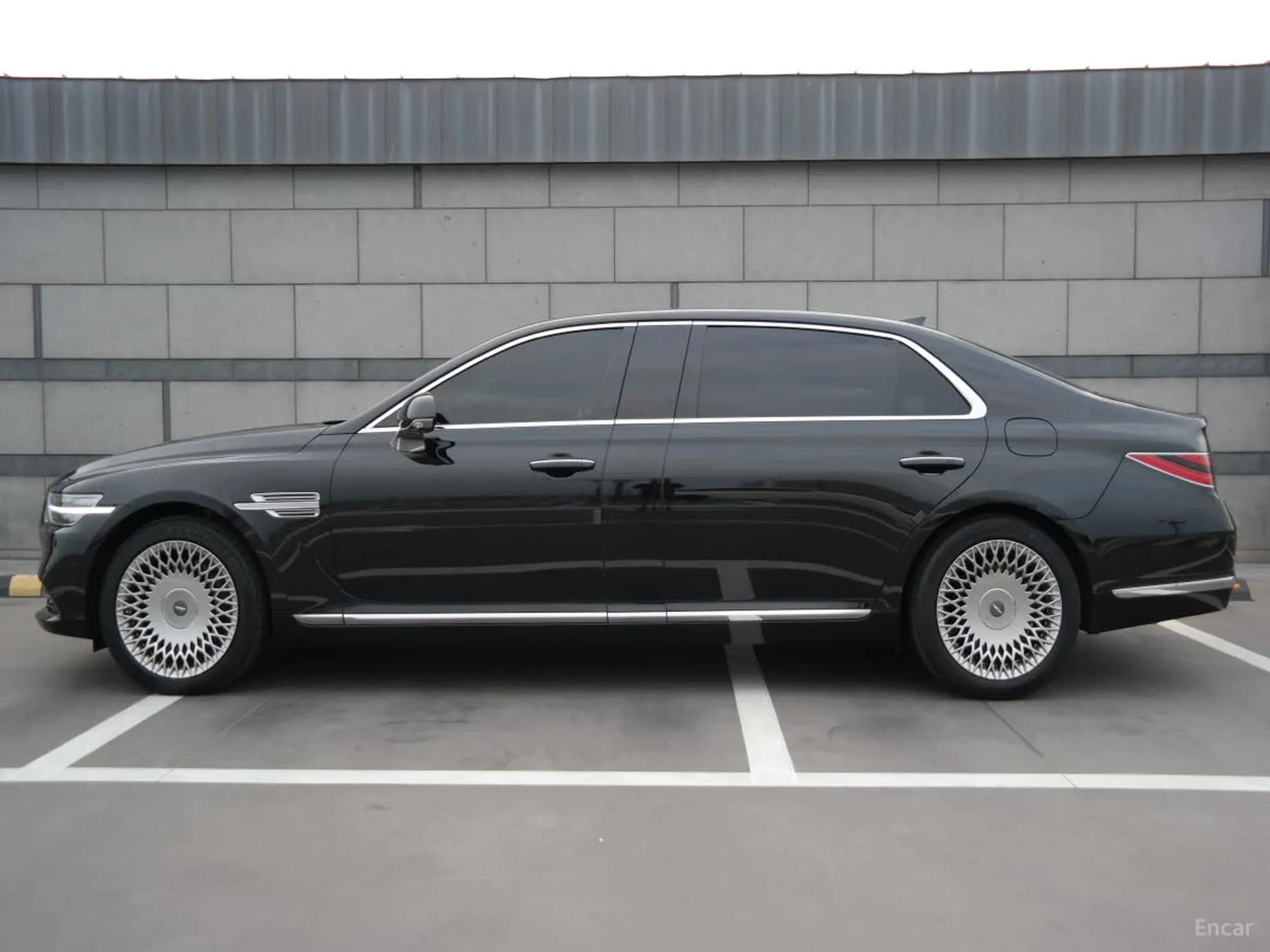 G90