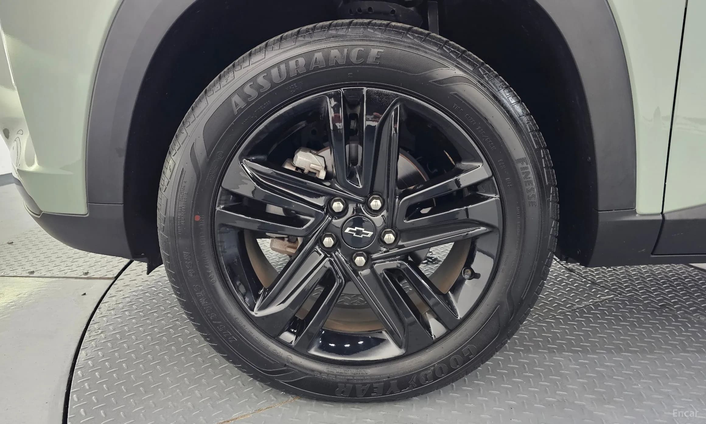 Trax Crossover
