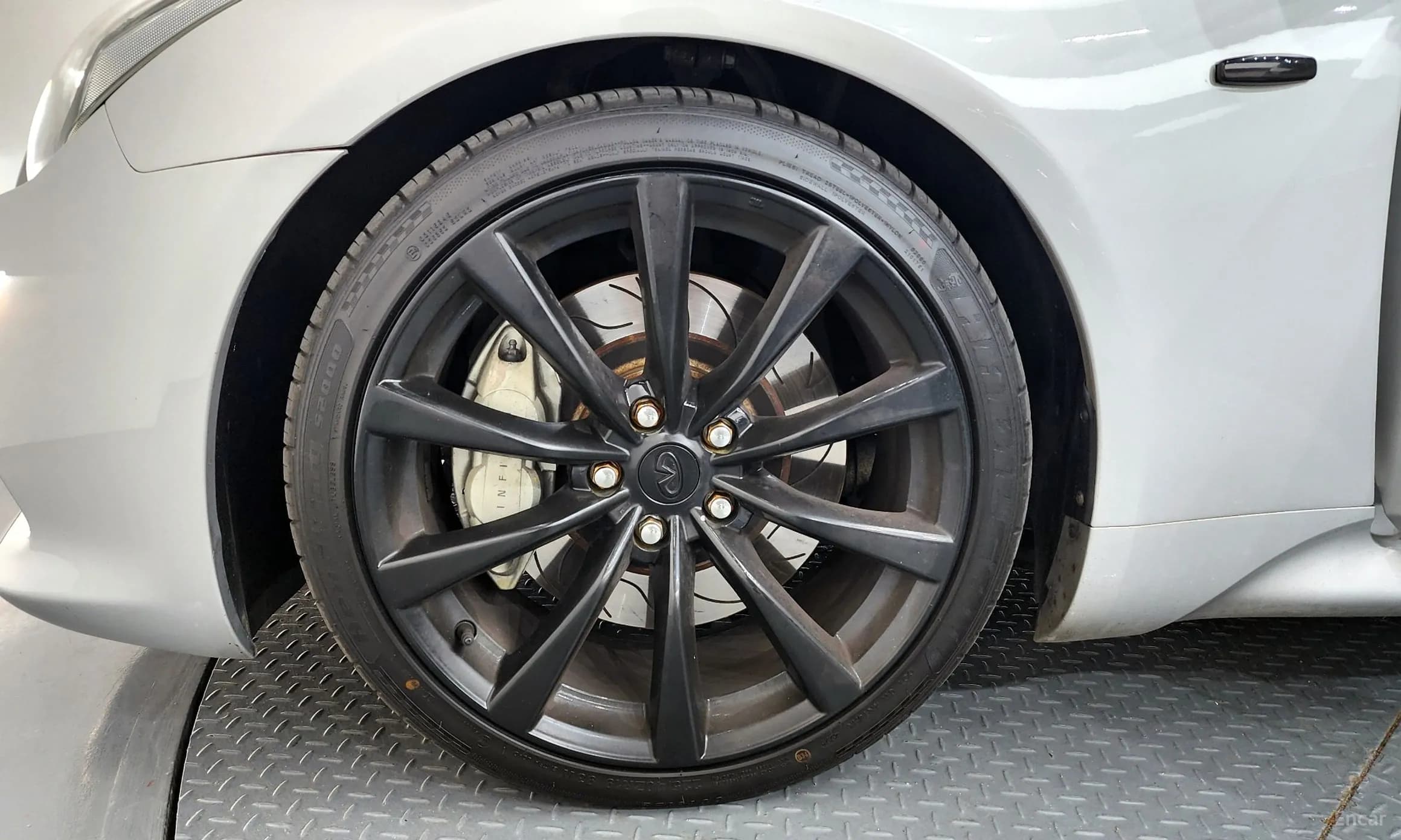 G37