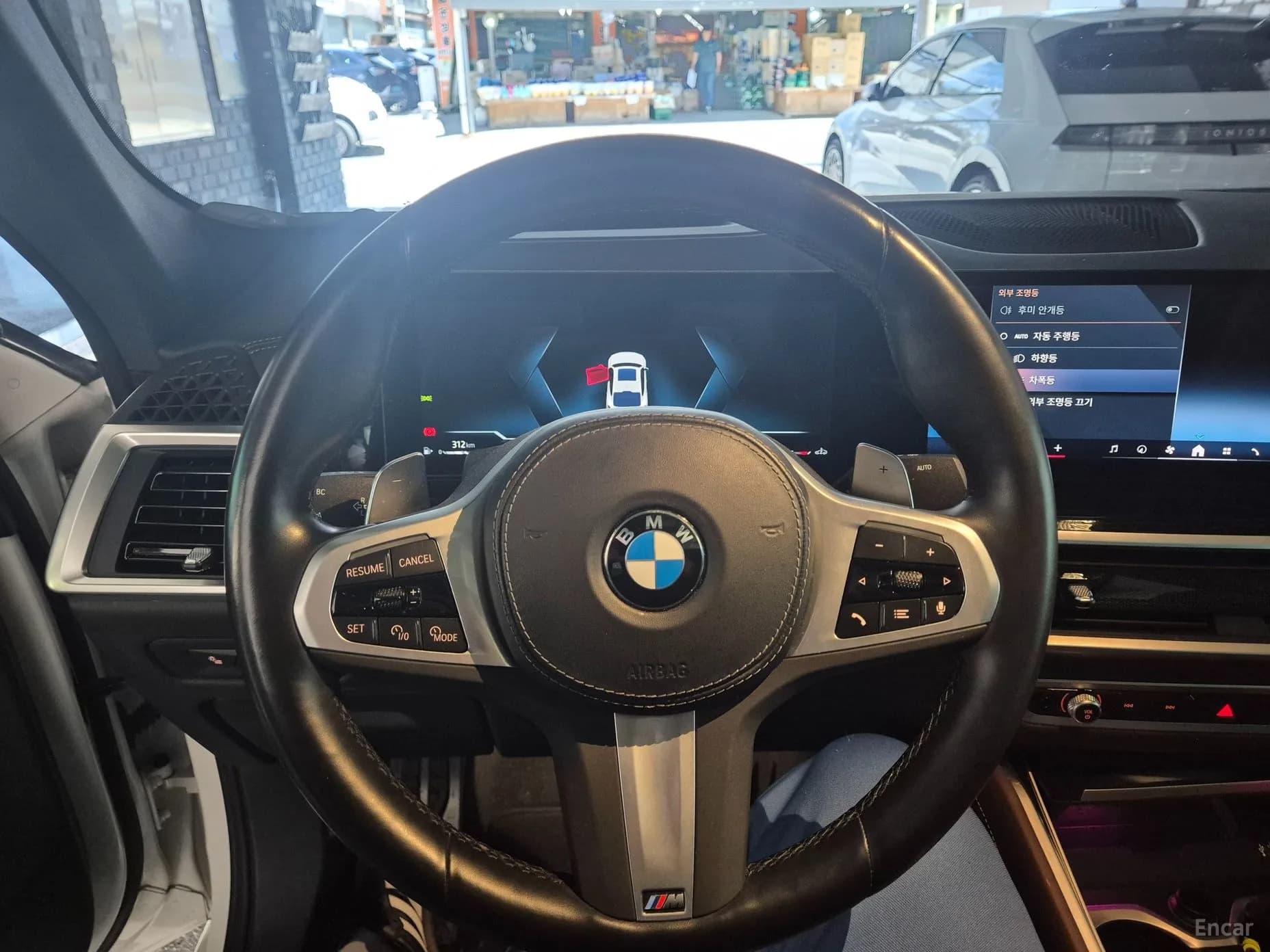 X6 (G06)