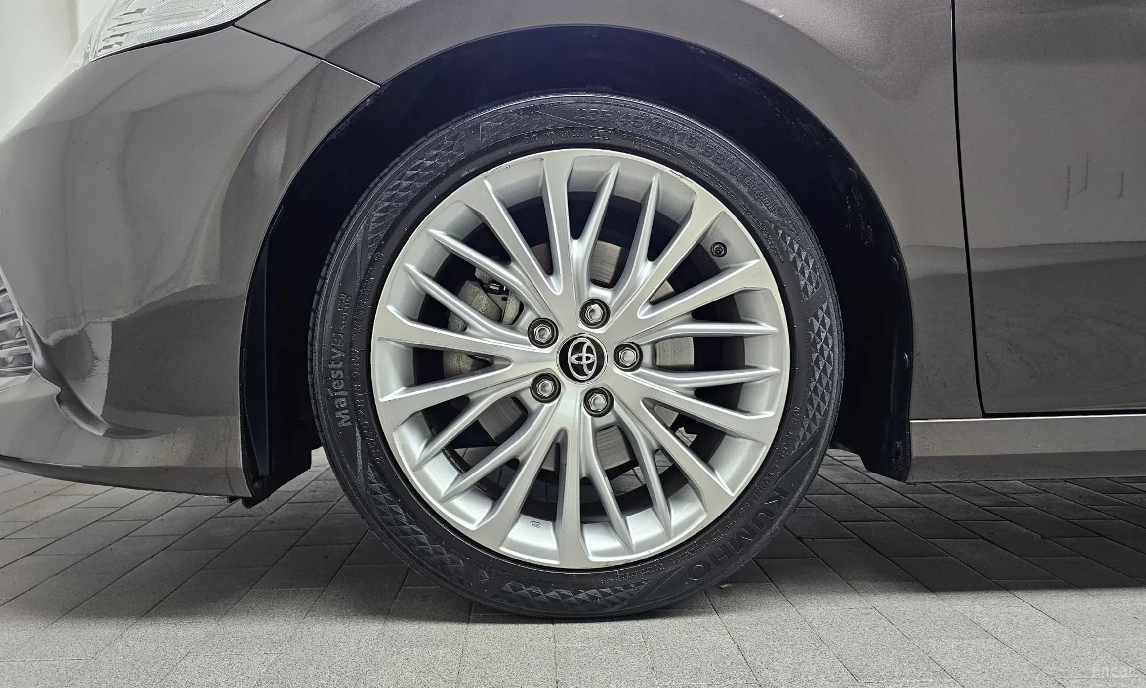 Camry (XV70)