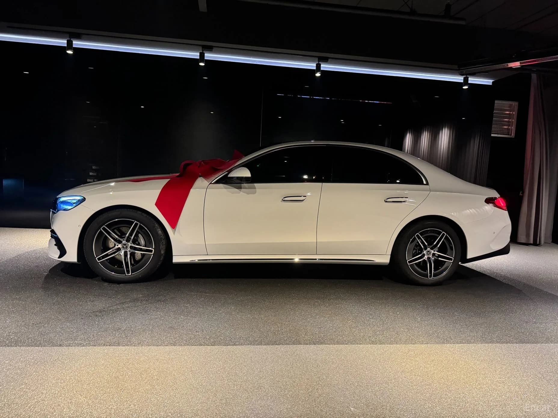 E-Class W214