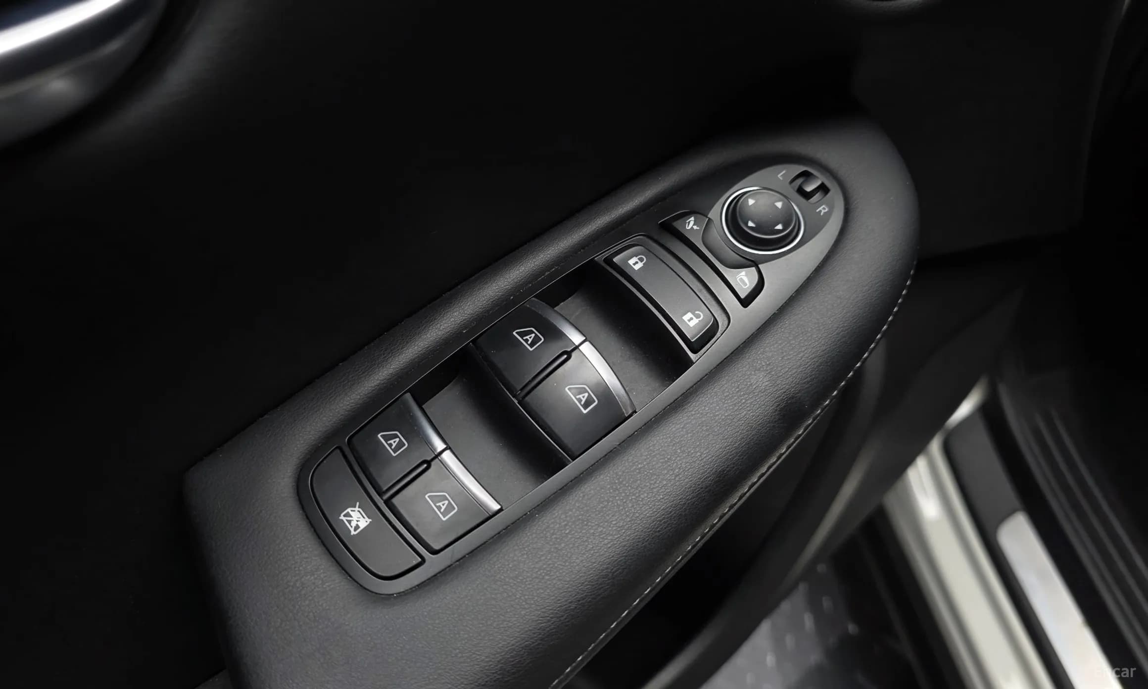 QX50 (P71A)