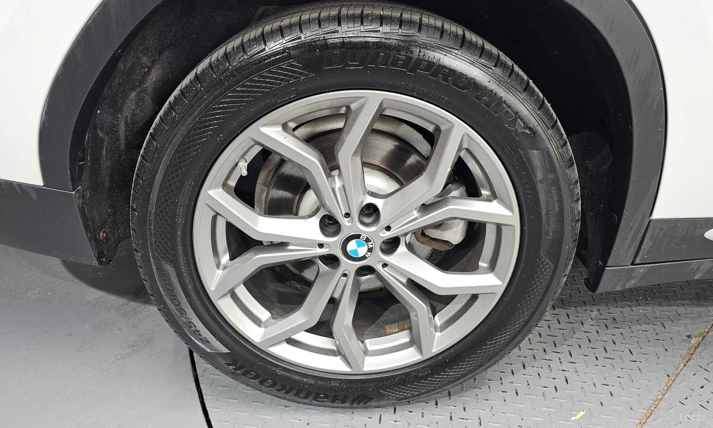X3 (G01)