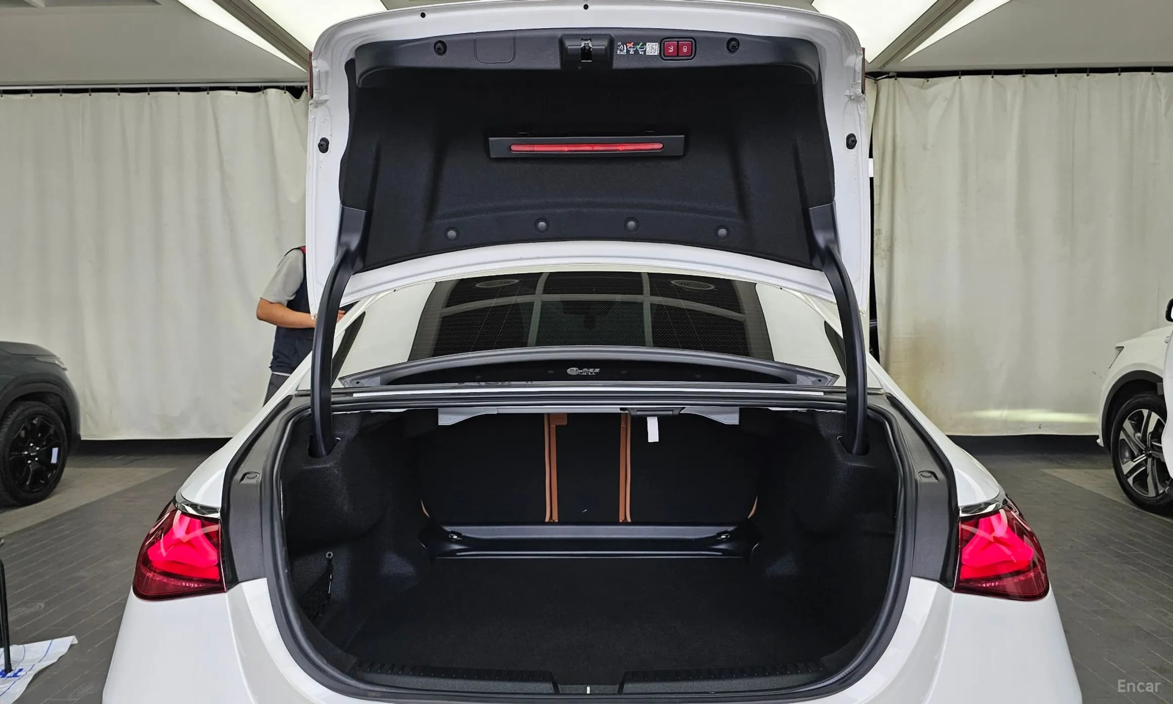 E-Class W214