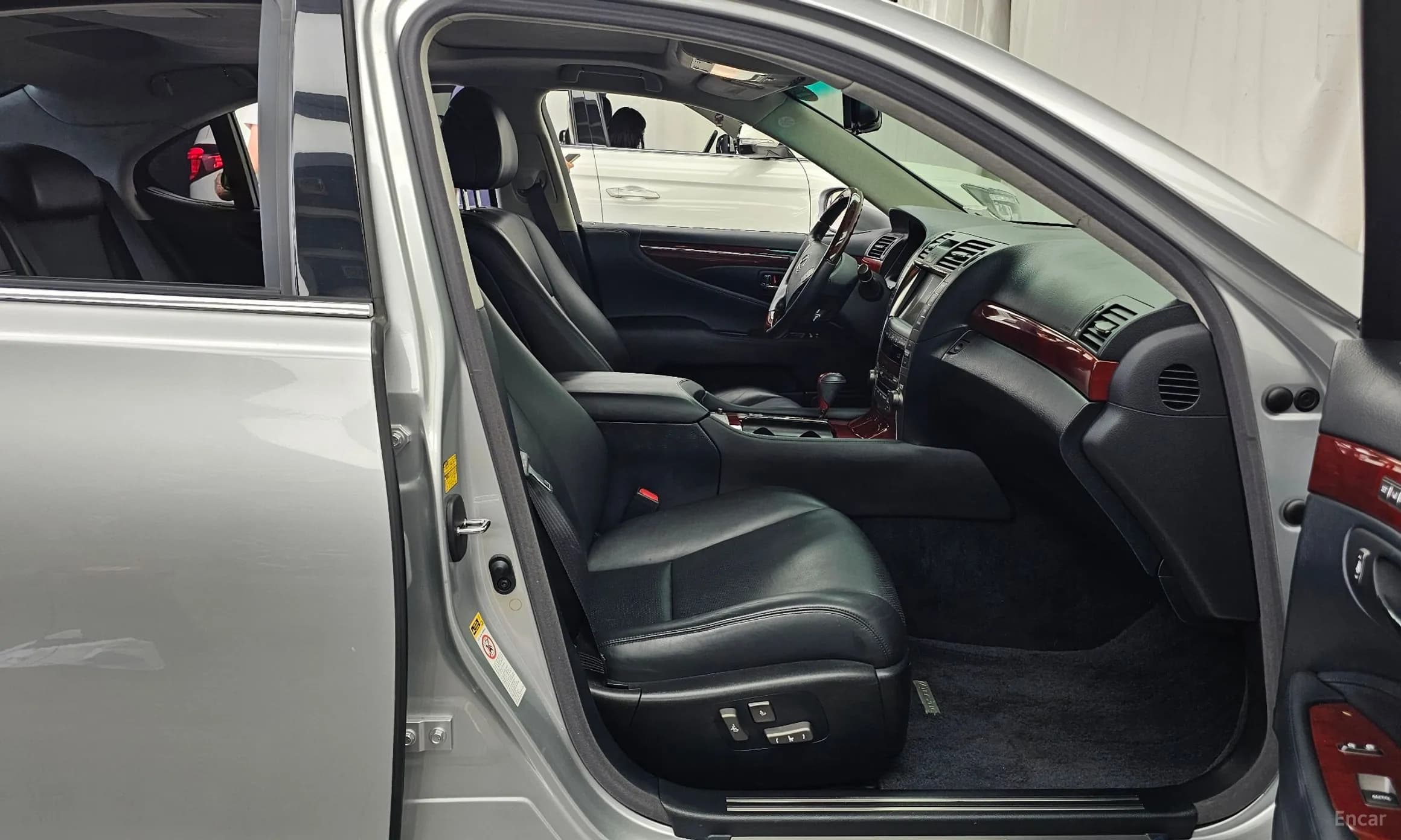 LS460