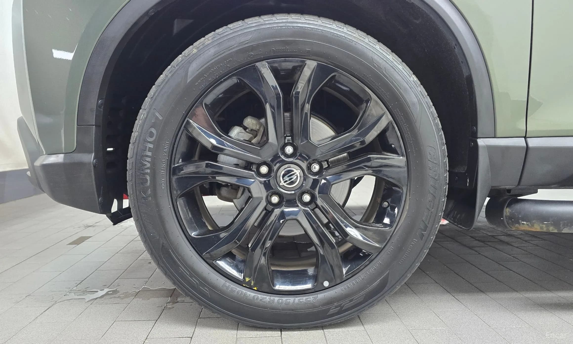 Rexton Sports Khan