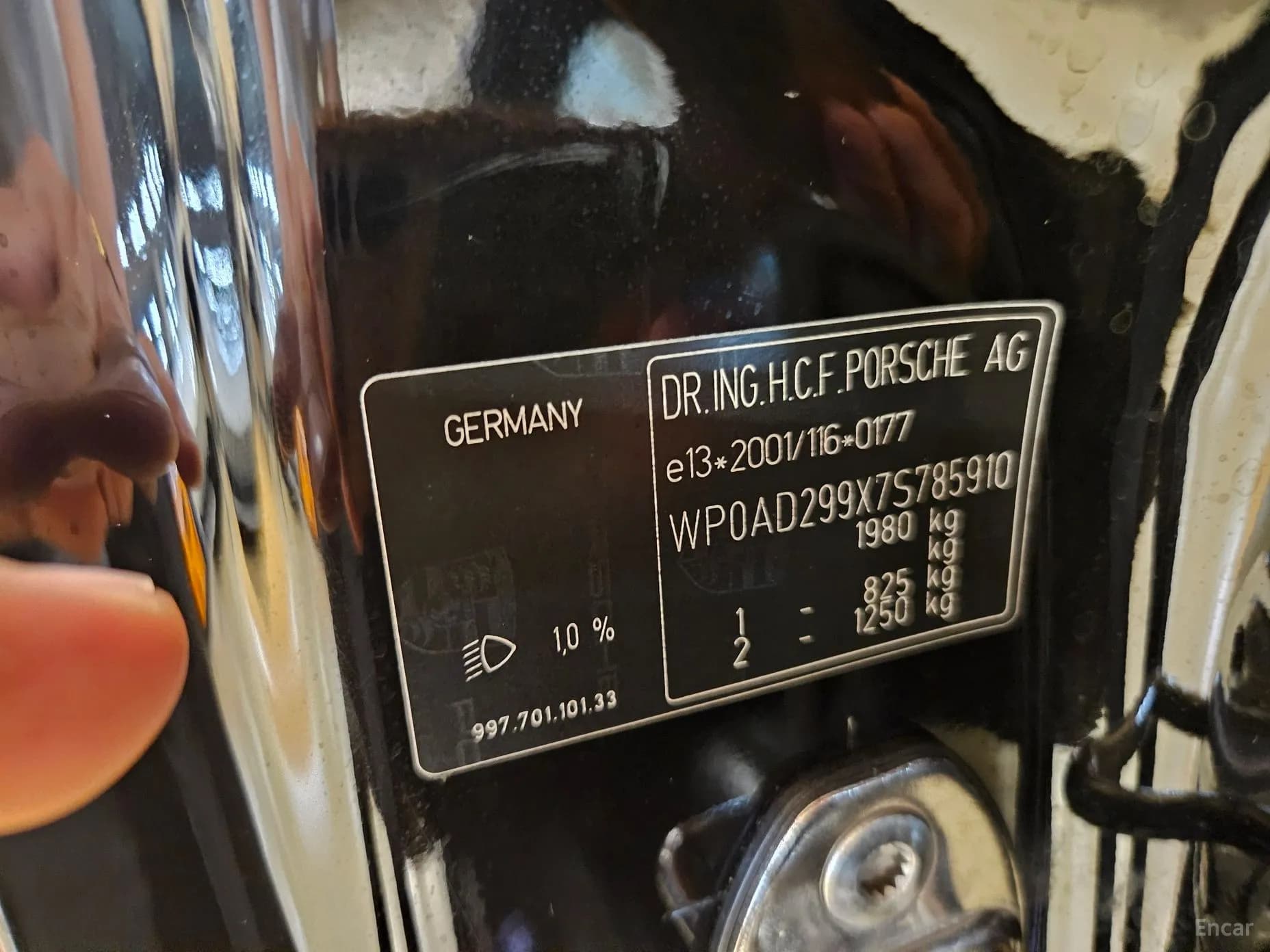 910