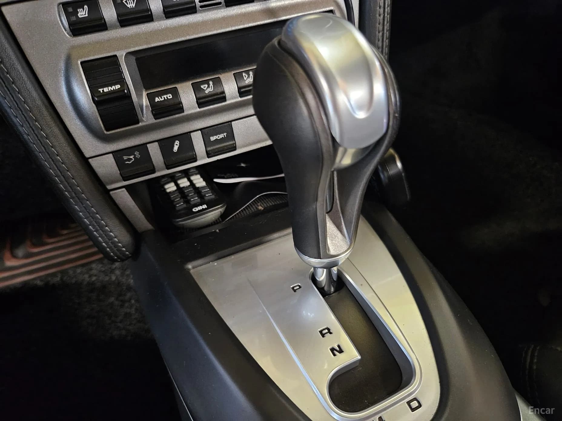 910