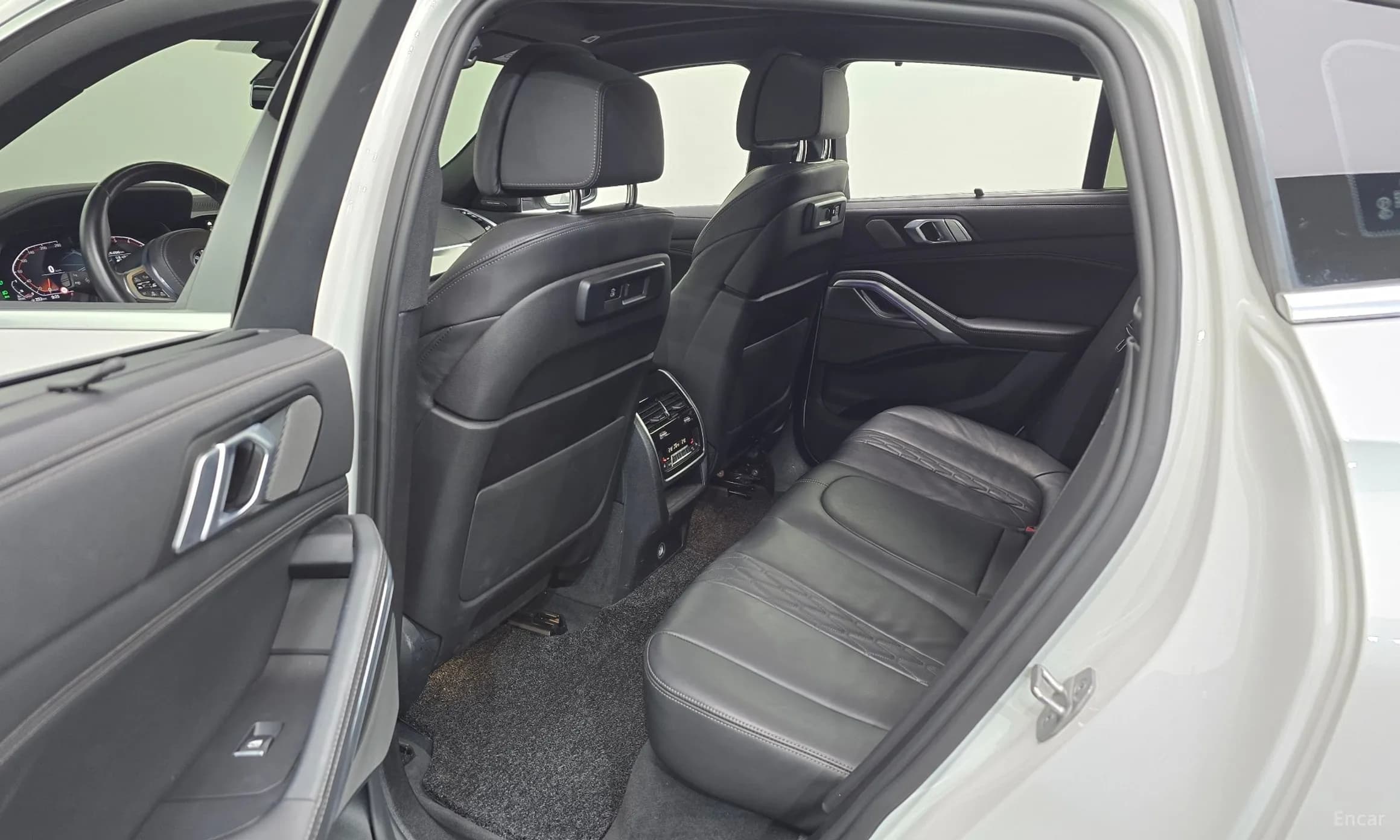 X6 (G06)
