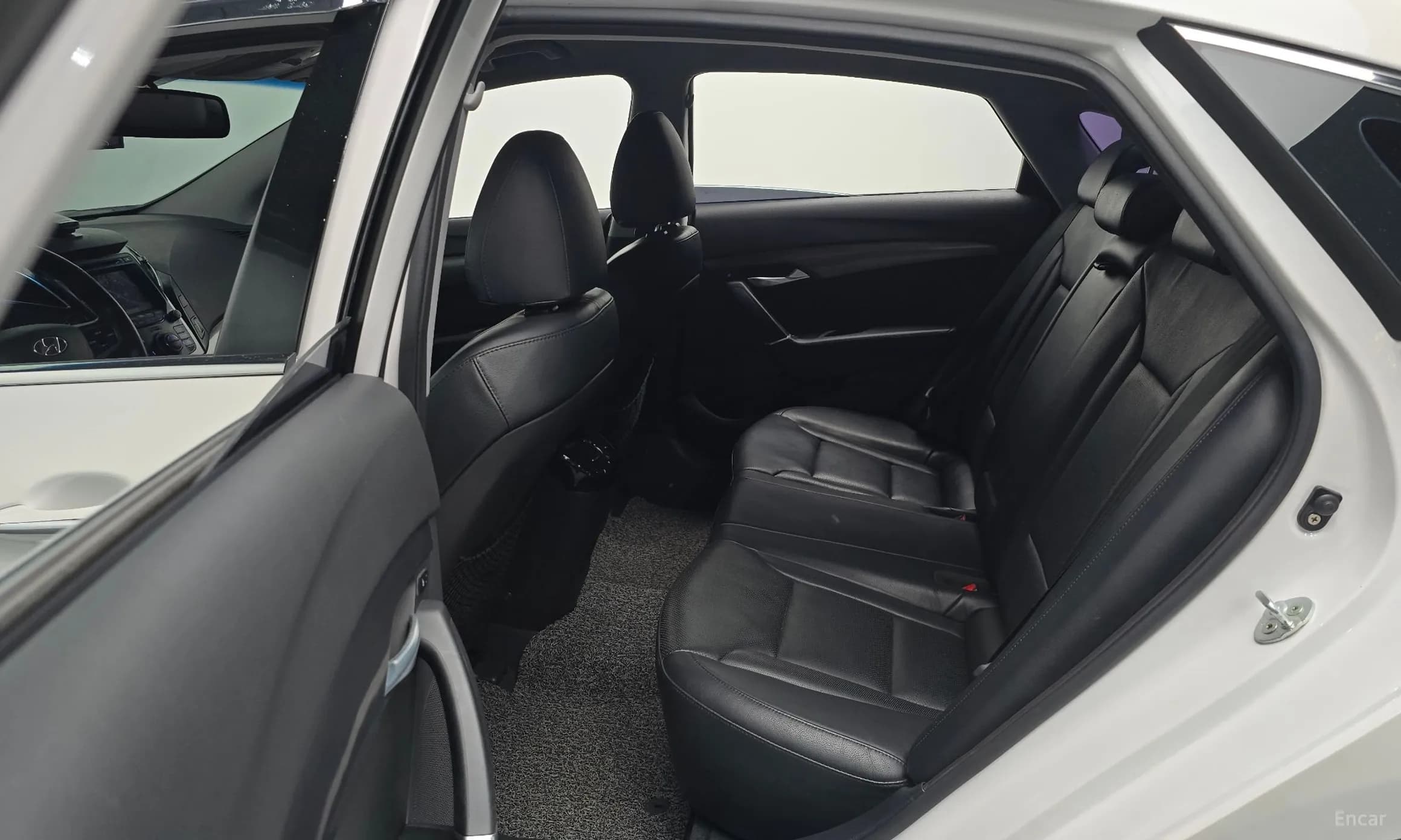 i40 Saloon