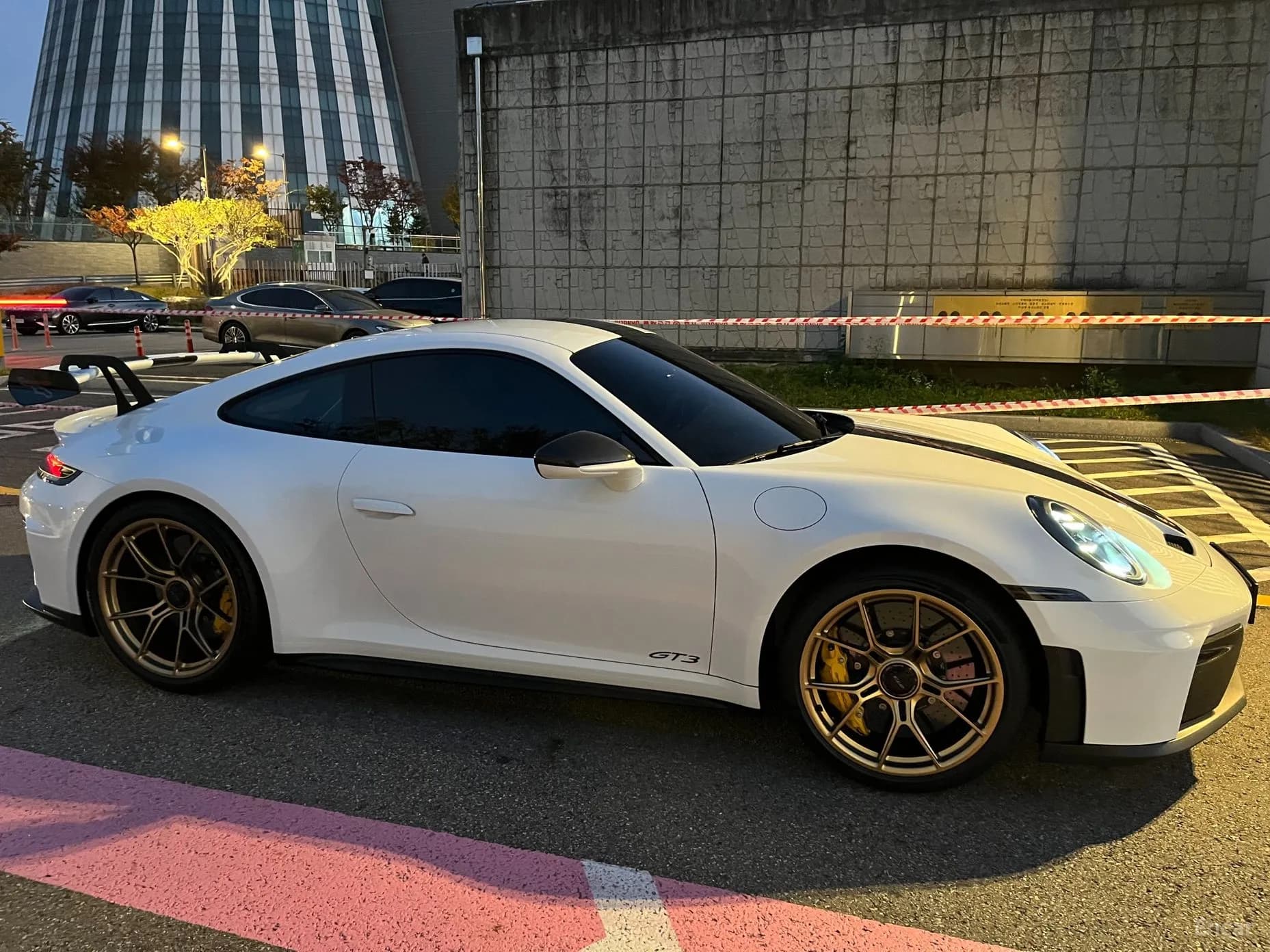 911 (992)