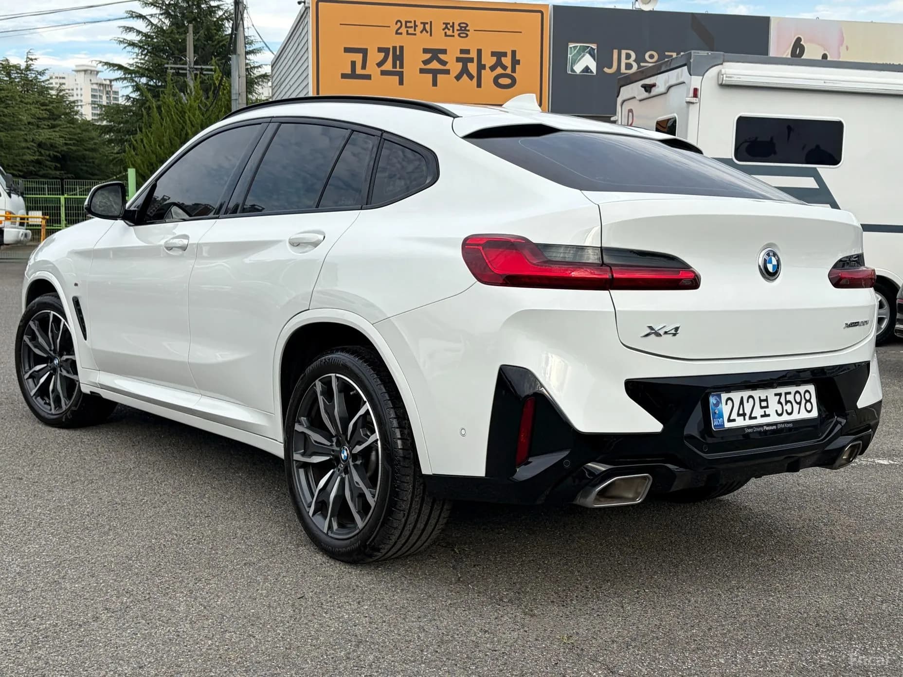 X4 (G02)