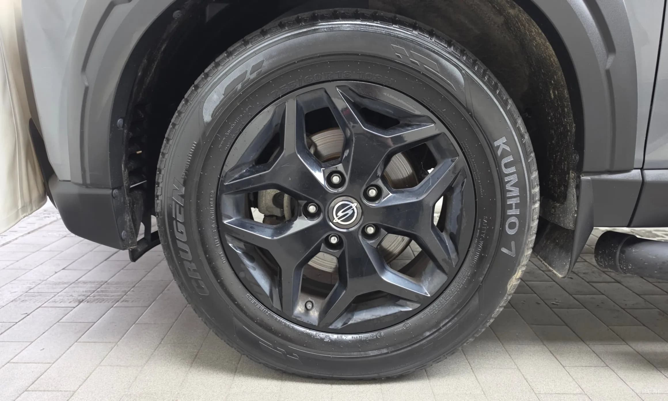 Rexton Sports Khan