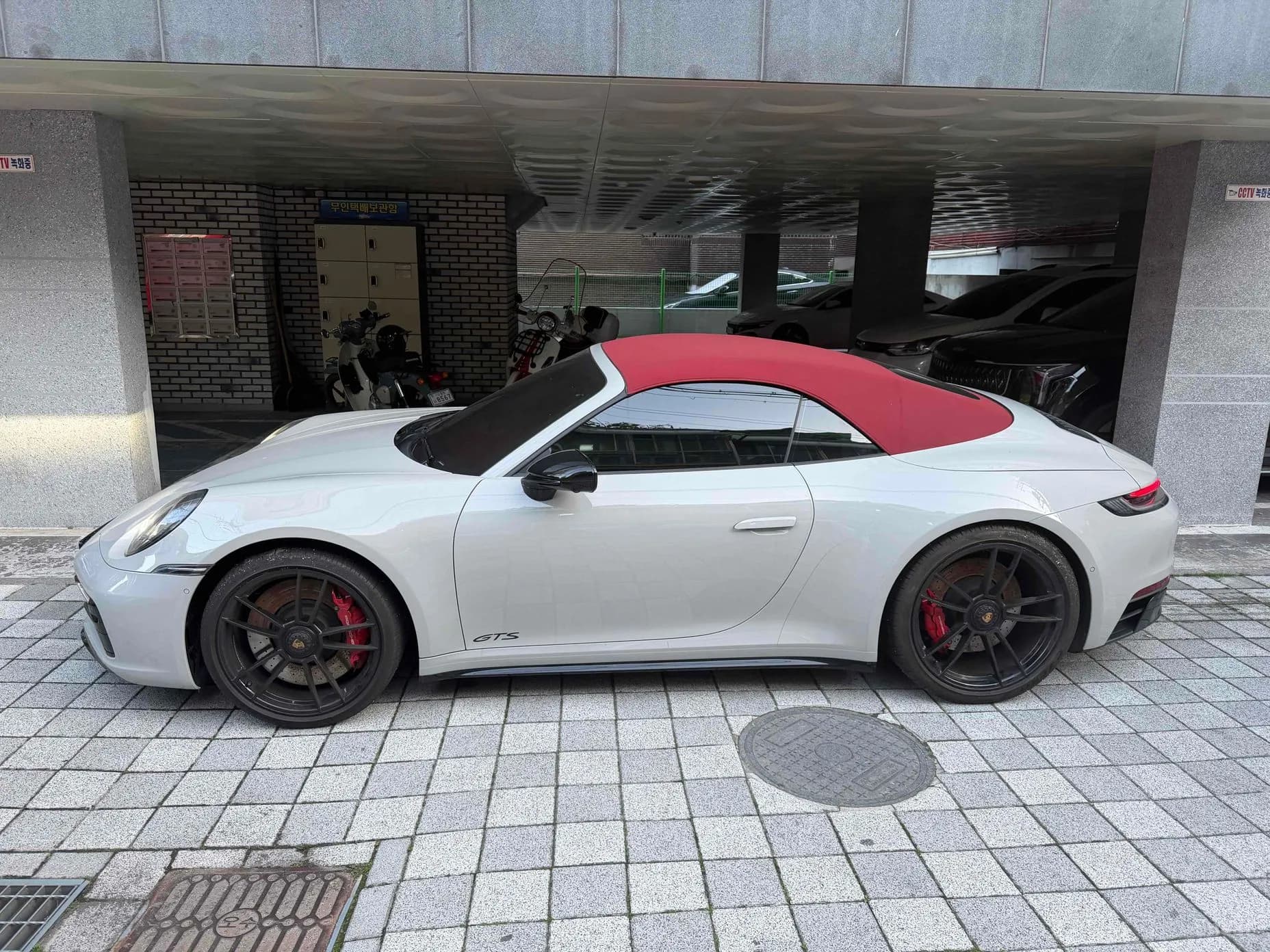 911 (992)