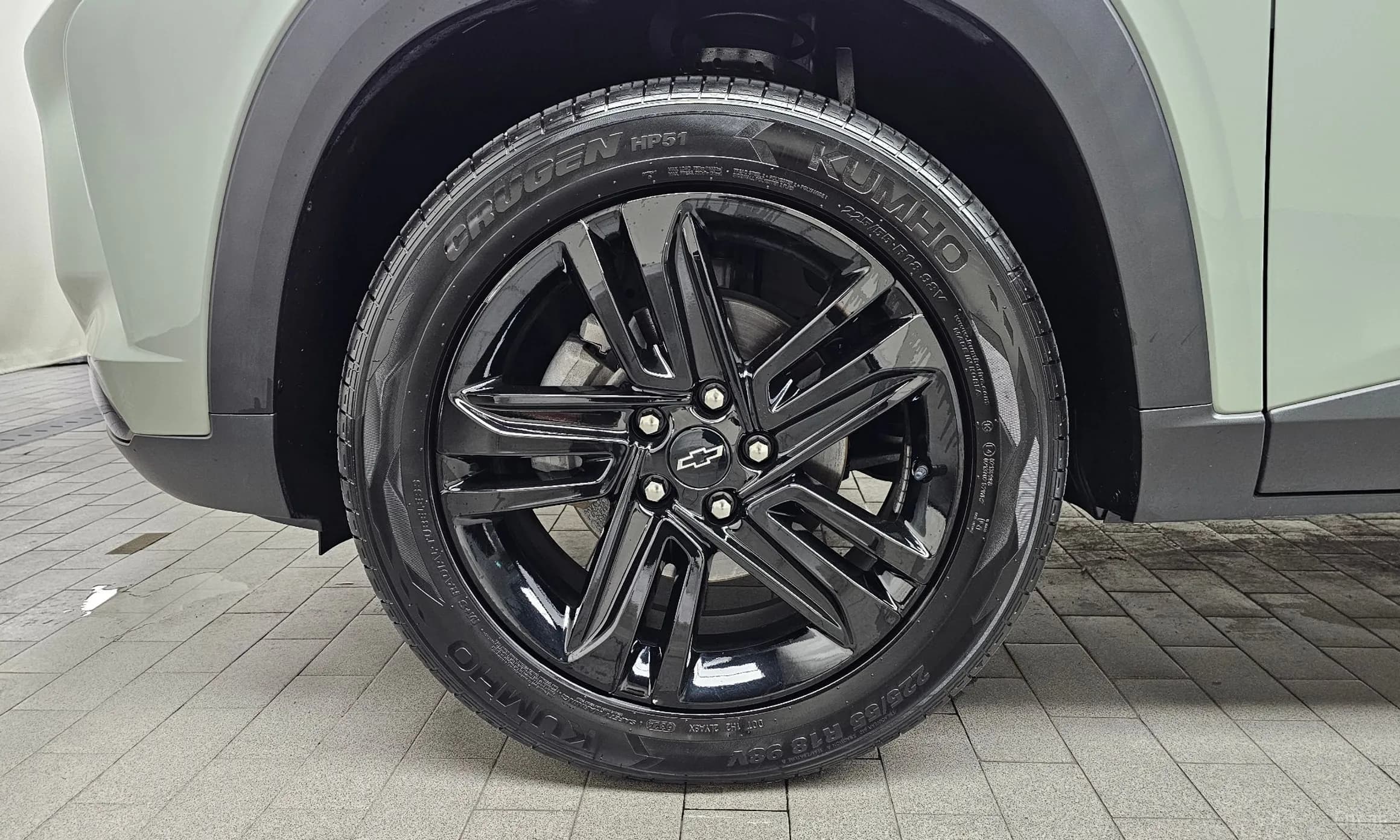 Trax Crossover