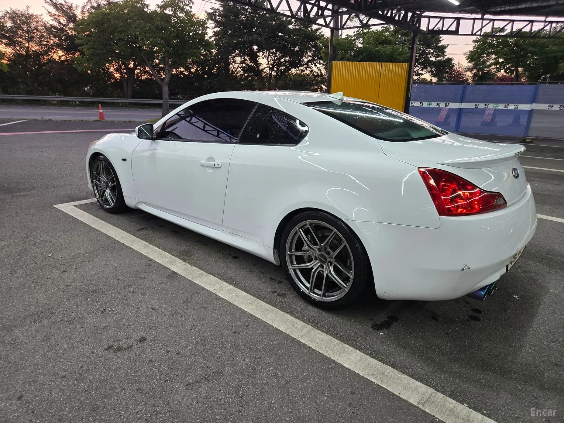 G37