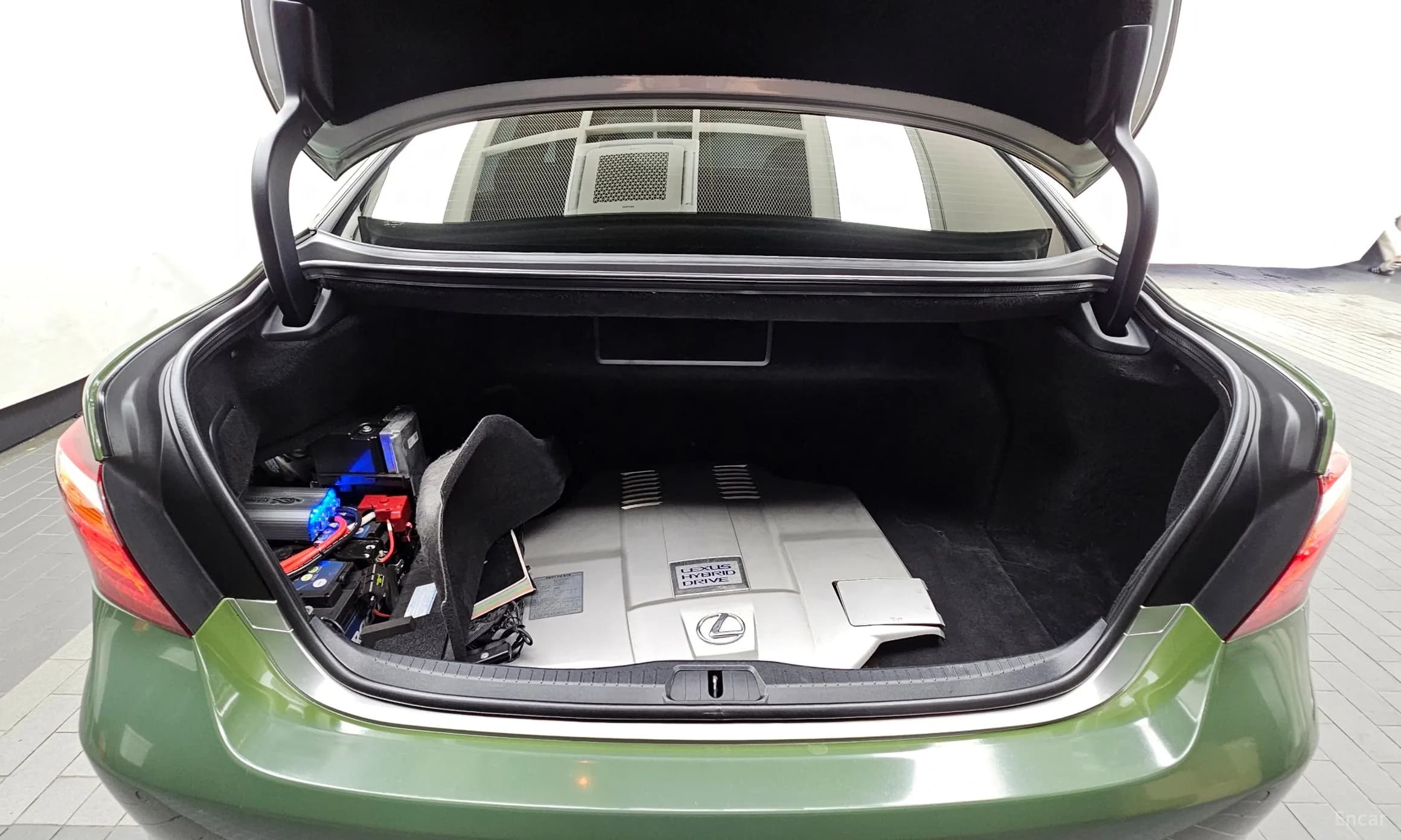 LS600hL