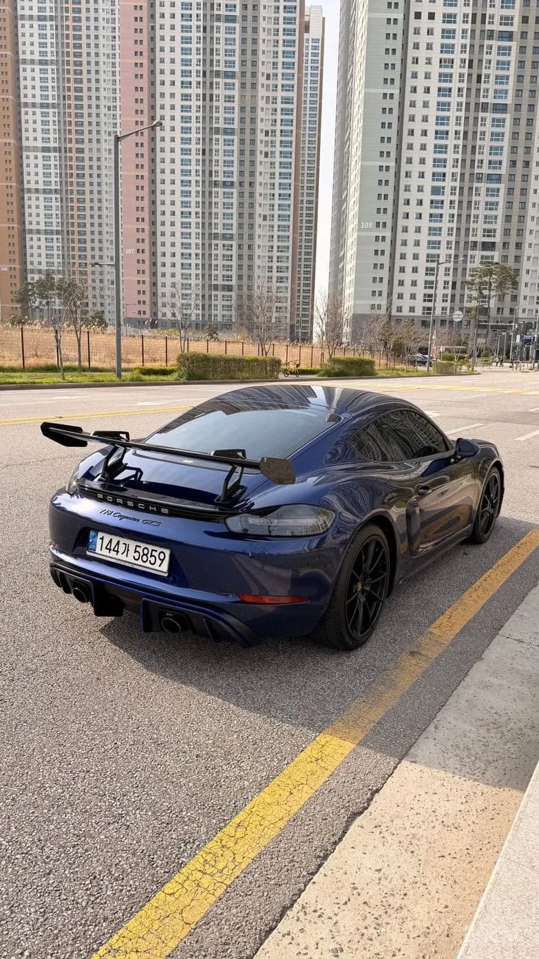 718 Cayman