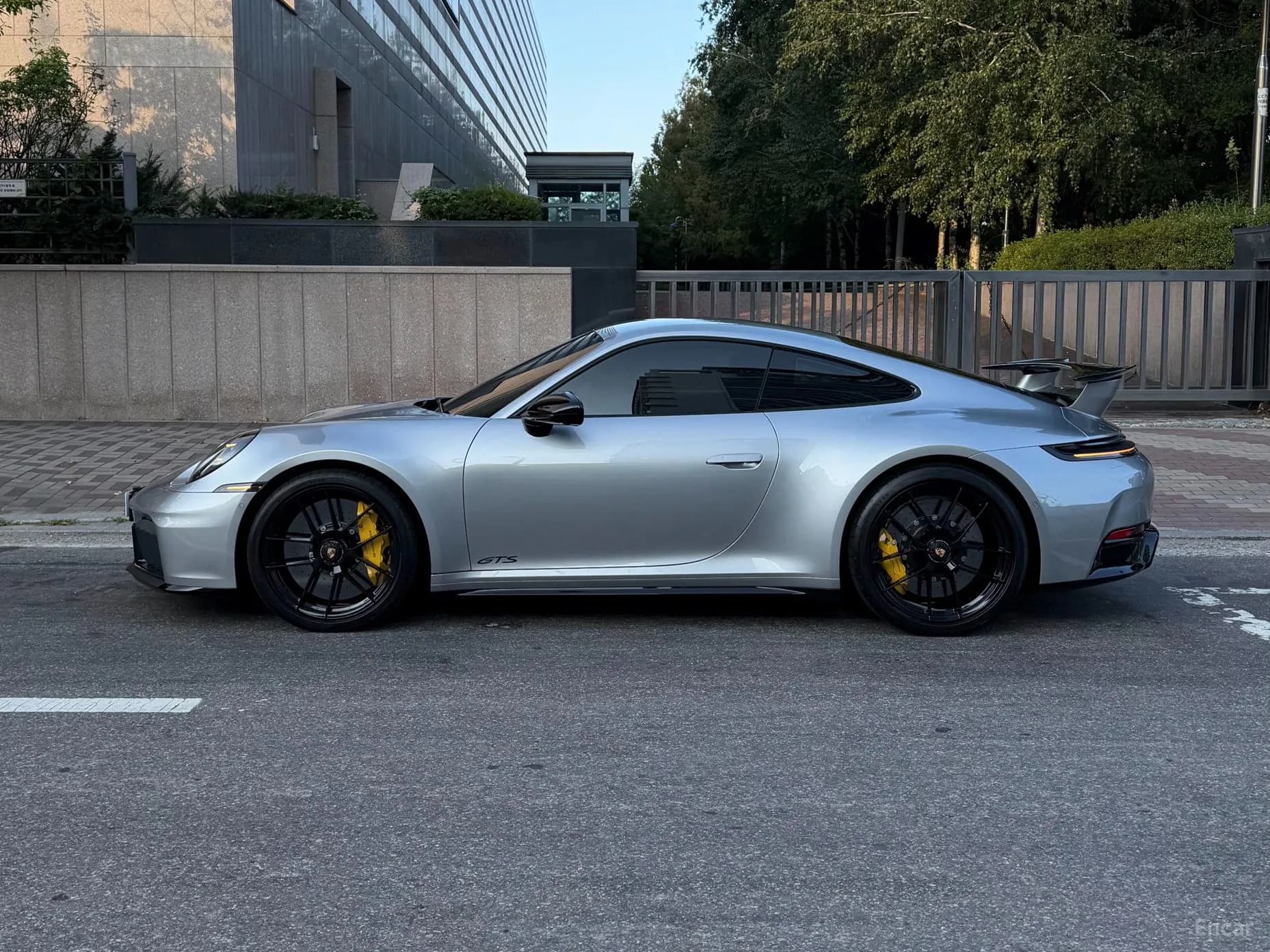 911 (992)