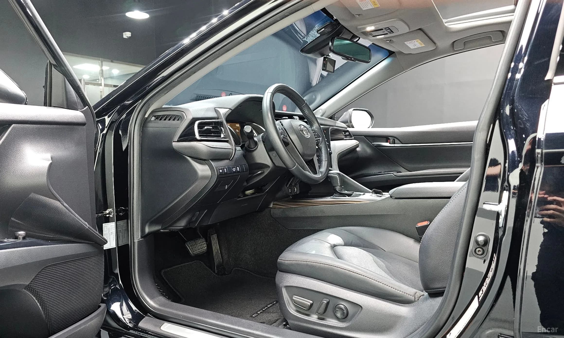 Camry (XV70)