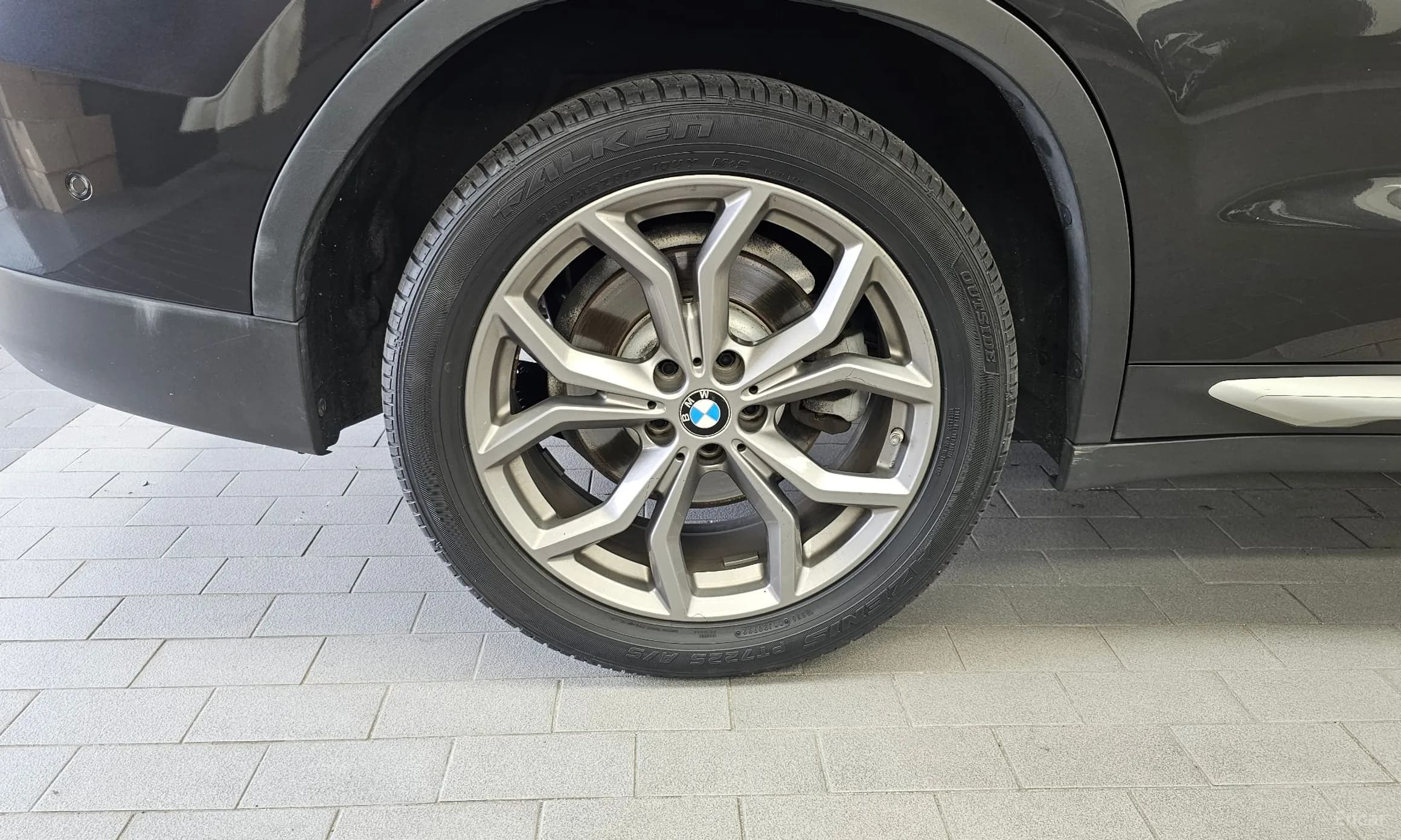 X3 (G01)