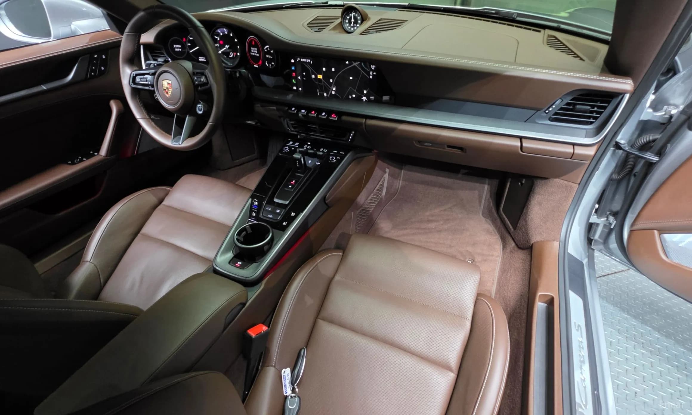 911 (992)