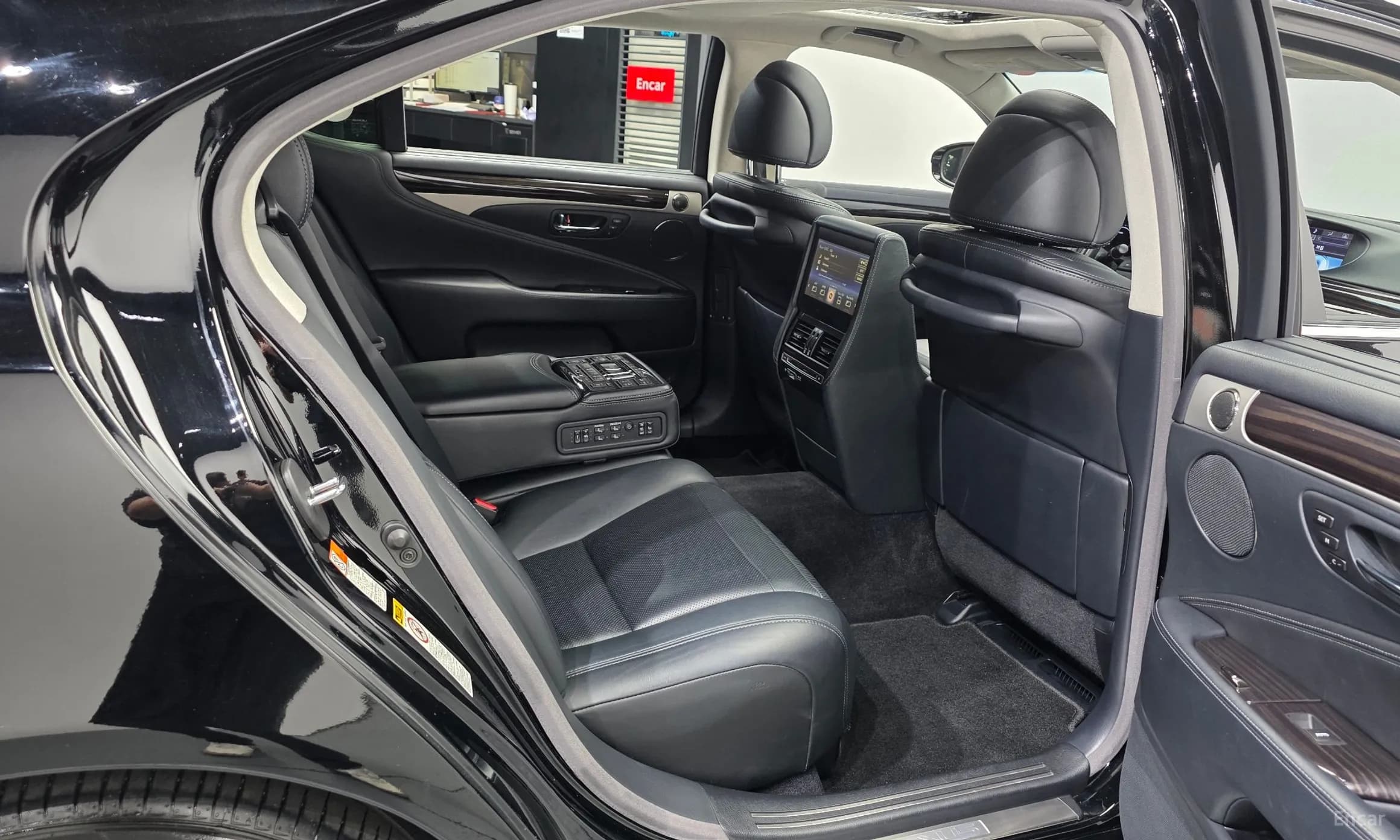 LS600hL