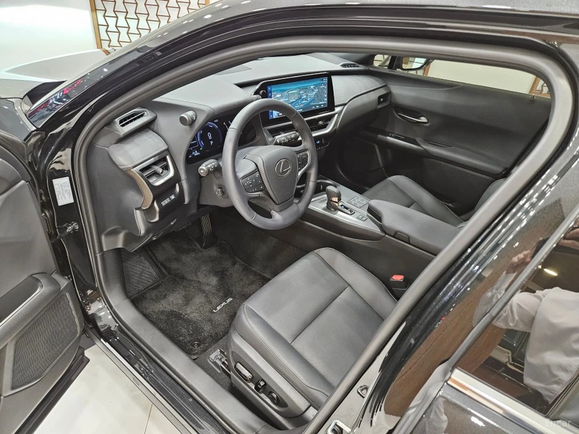 UX300h