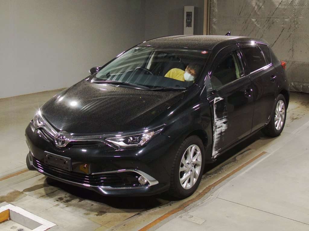 Toyota auris hybrid 2020. Тойота аурис 2022. Аурис 2018 года. Тойота аурис 3. Аурис 2018 года.