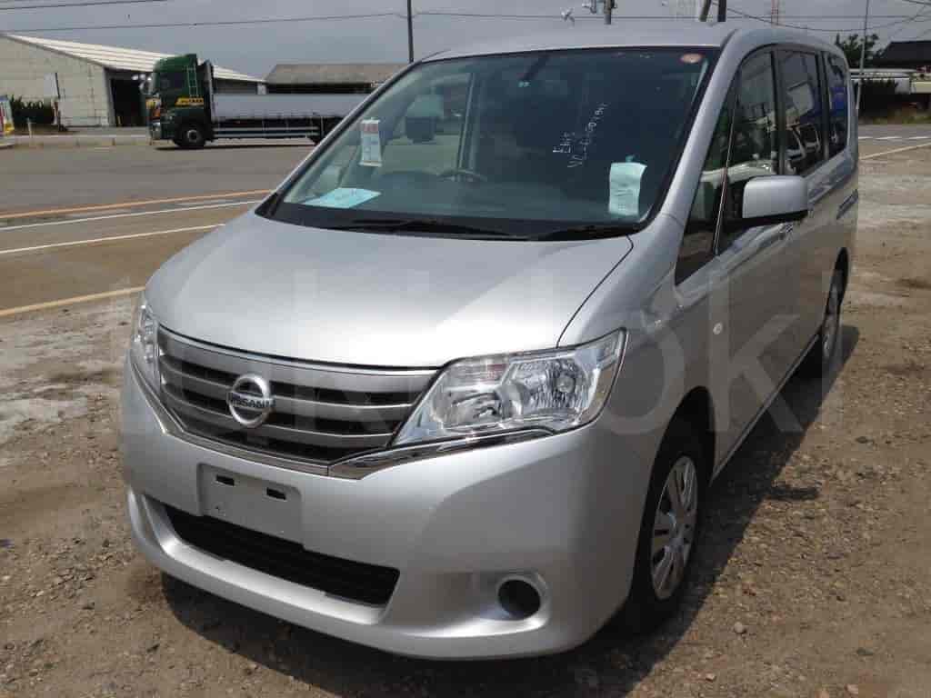 Nissan Serena 1