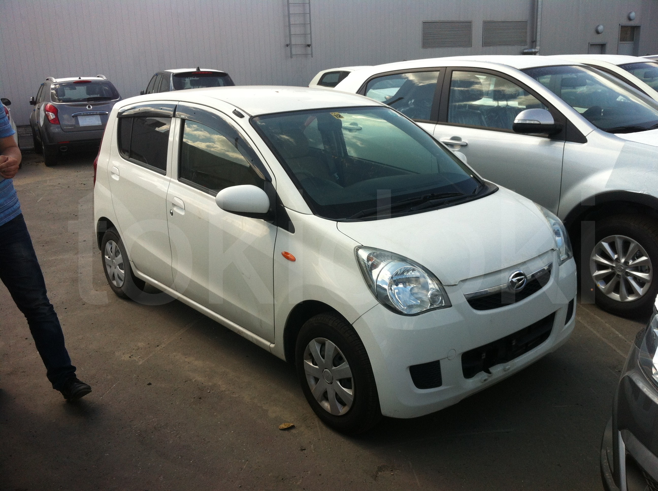 Daihatsu Mira 5