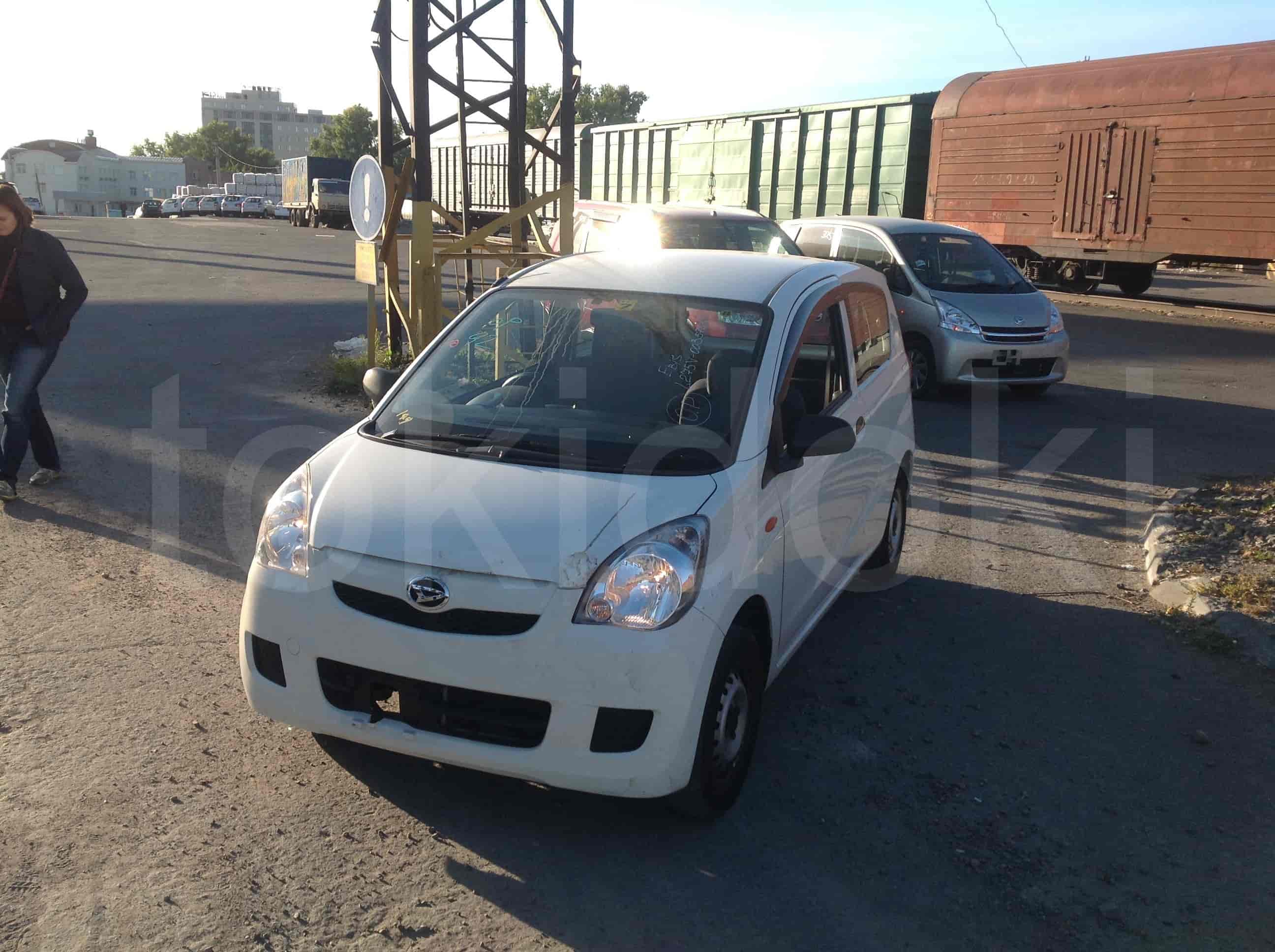 Daihatsu Mira 6