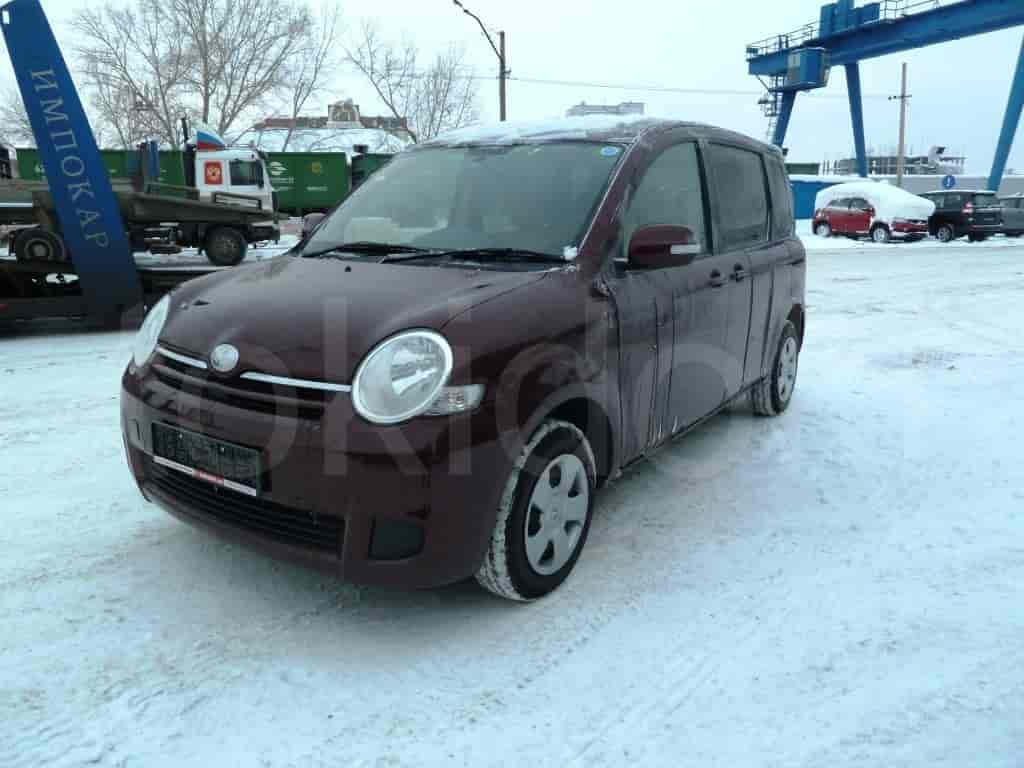 Toyota Sienta 2