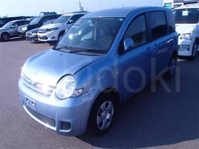 Toyota Sienta 5