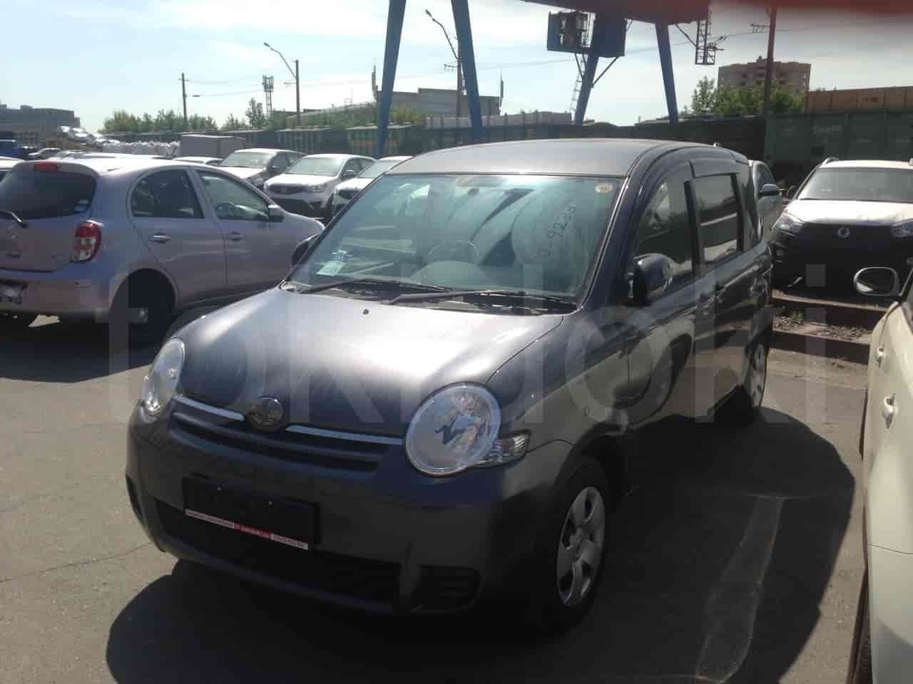 Toyota Sienta 6